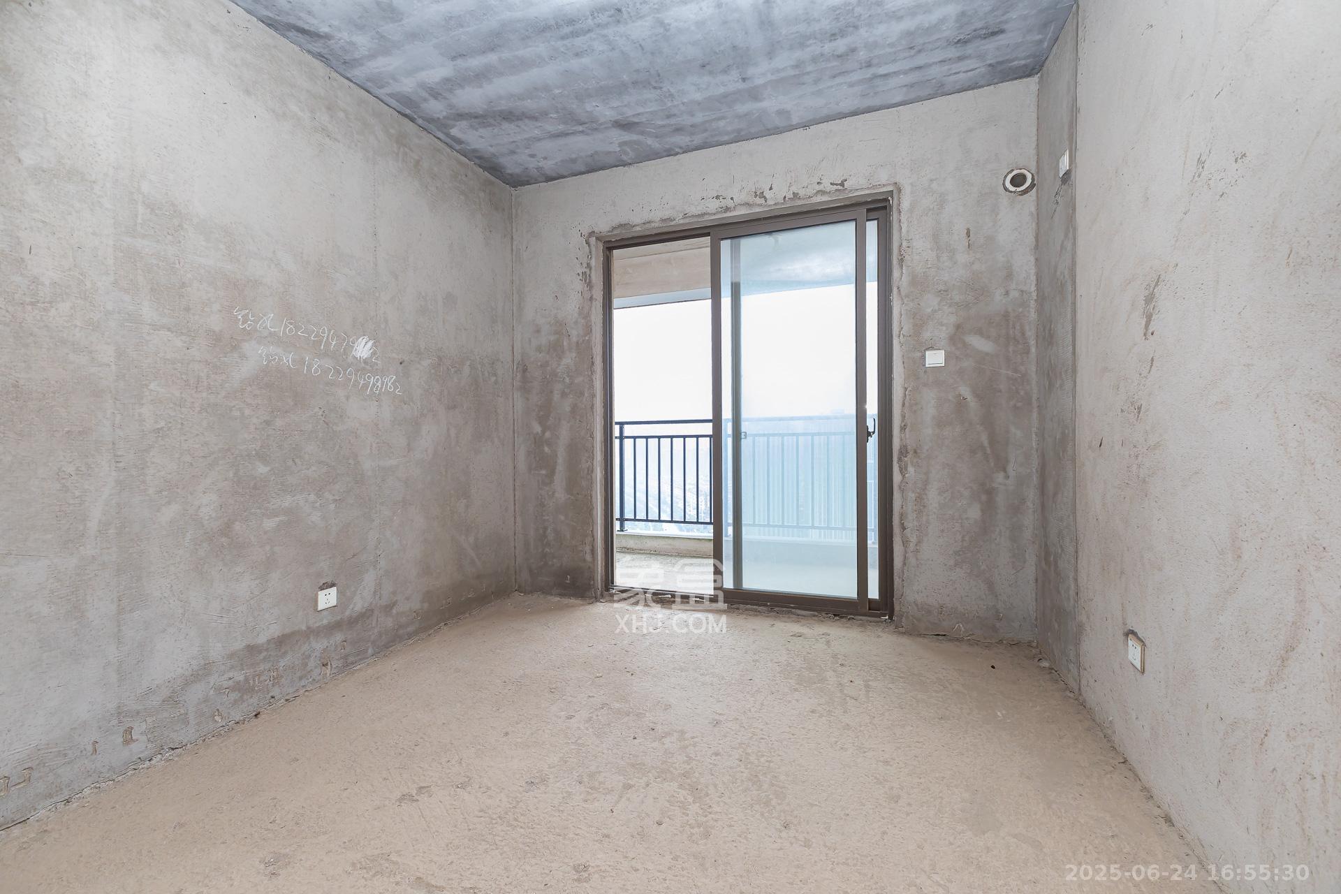 长高圆梦佳苑  4室2厅2卫    118.0万 长高圆梦佳苑  4室2厅2卫    118.0万卧室