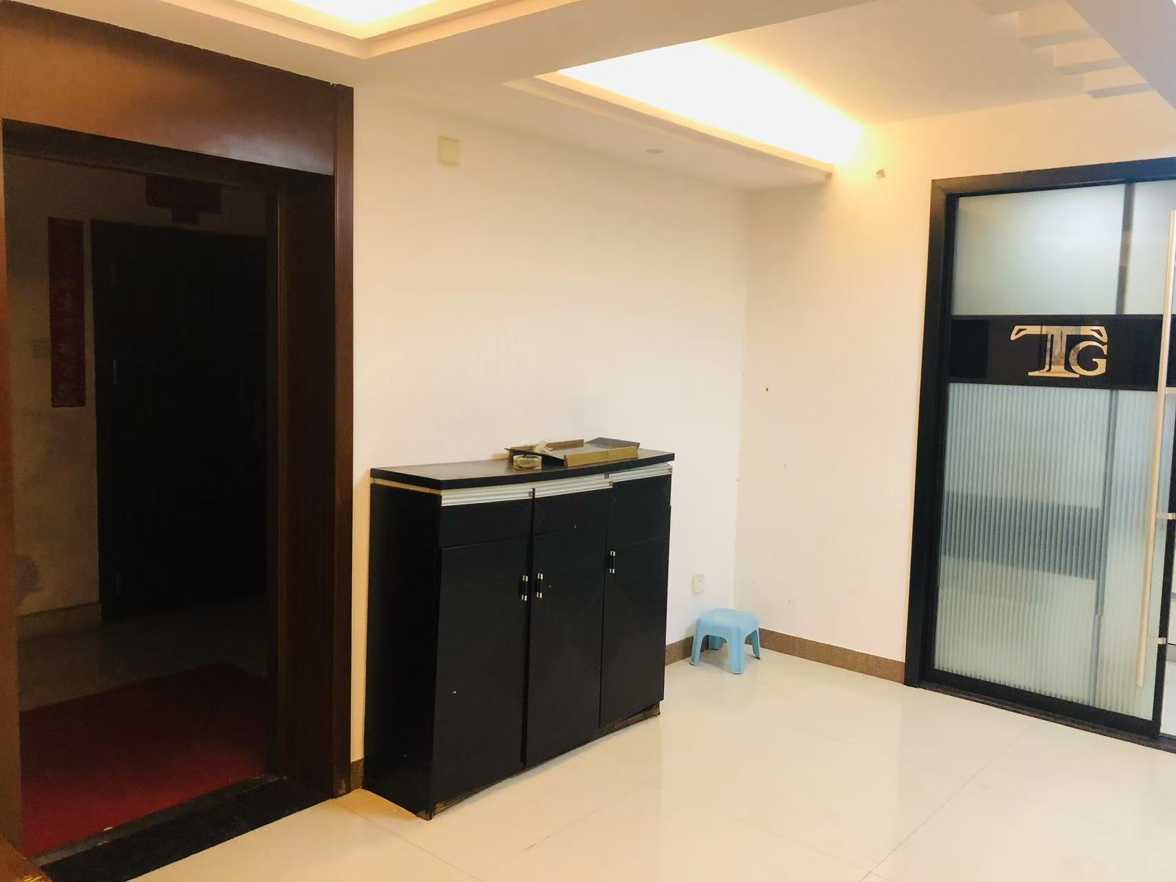 京江广场  3室2厅1卫    3000.0元/月 京江广场  3室2厅1卫    3000.0元/月室内图