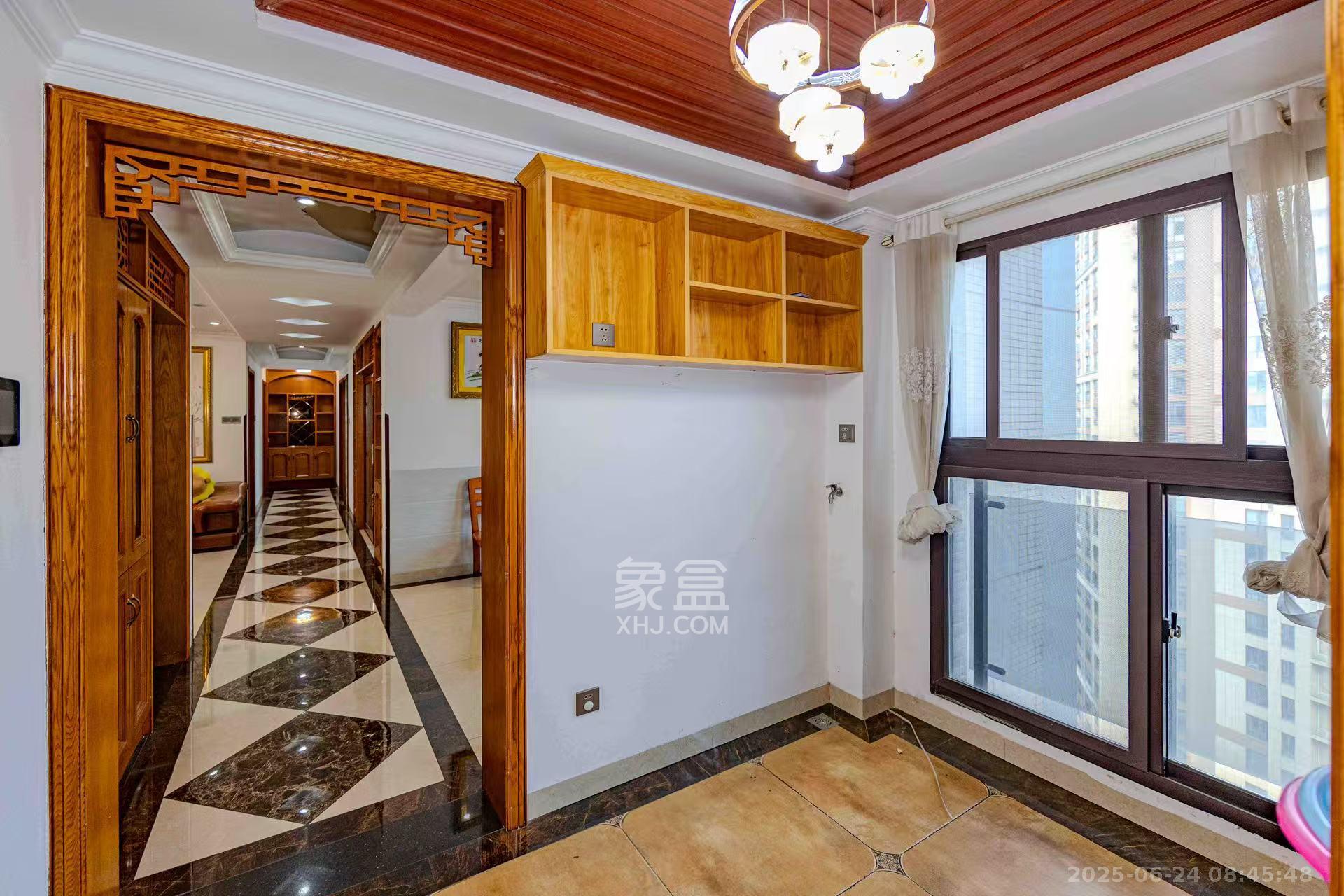 达美D6区  4室2厅2卫   3500.00元/月室内图
