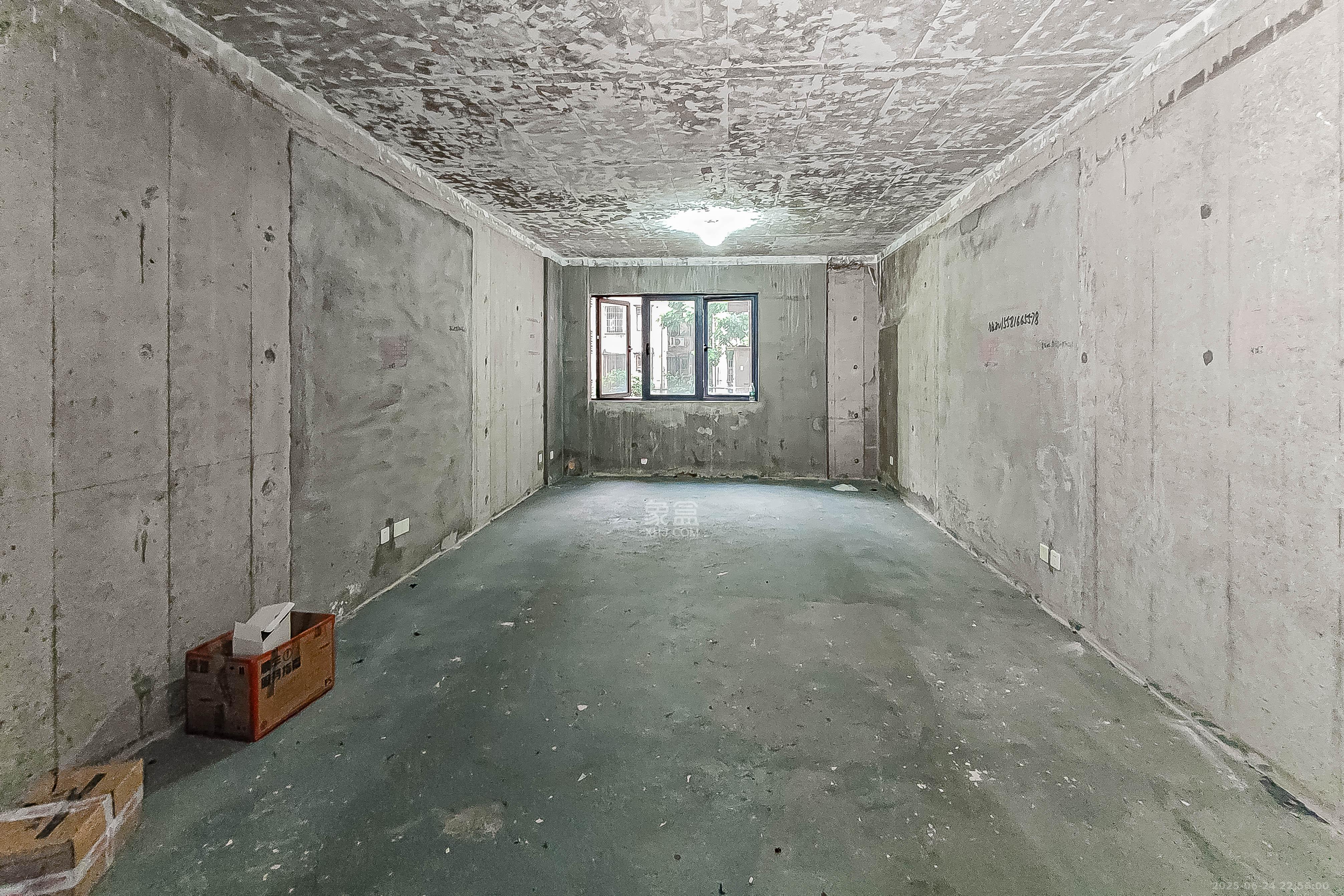 湖南第六工程有限公司机关小区（六公司机关大院）  4室2厅2卫    155.0万客厅