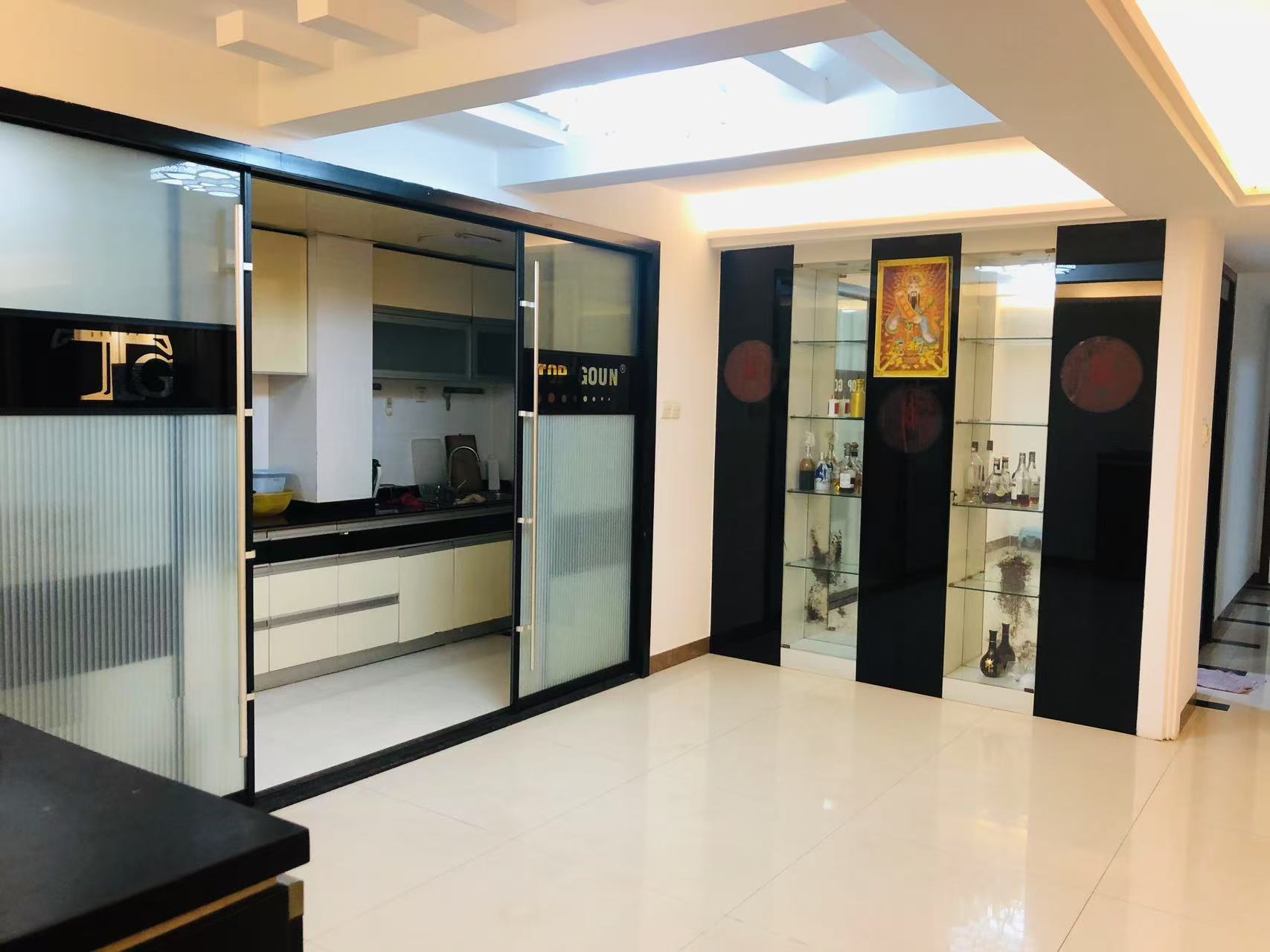 京江广场  3室2厅1卫    3000.0元/月 京江广场  3室2厅1卫    3000.0元/月室内图