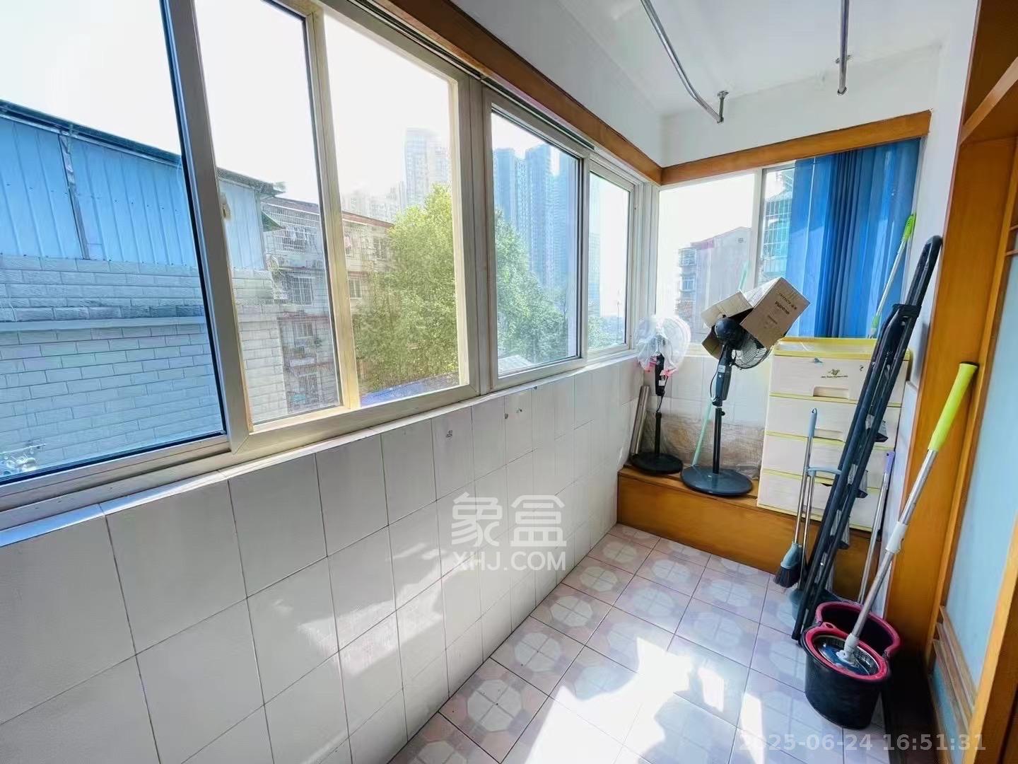 杏花园小区  2室1厅1卫   1500.00元/月室内图