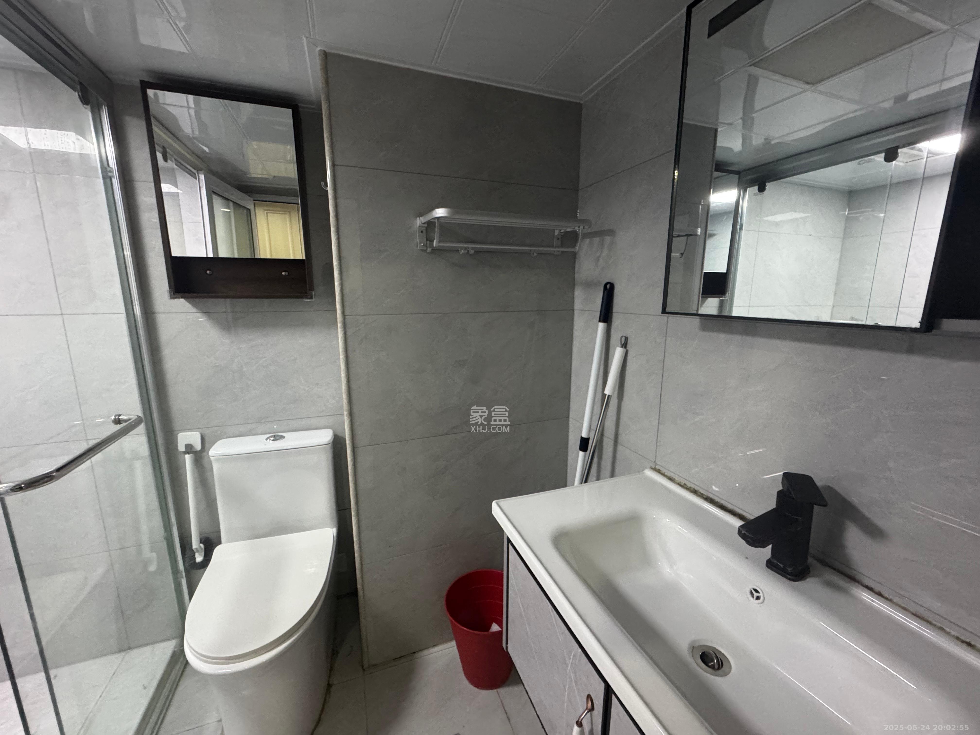 龙湖铂金岛 2室1厅1卫 2400.0元/月 龙湖铂金岛 2室1厅1卫 2400.0元/月室内图