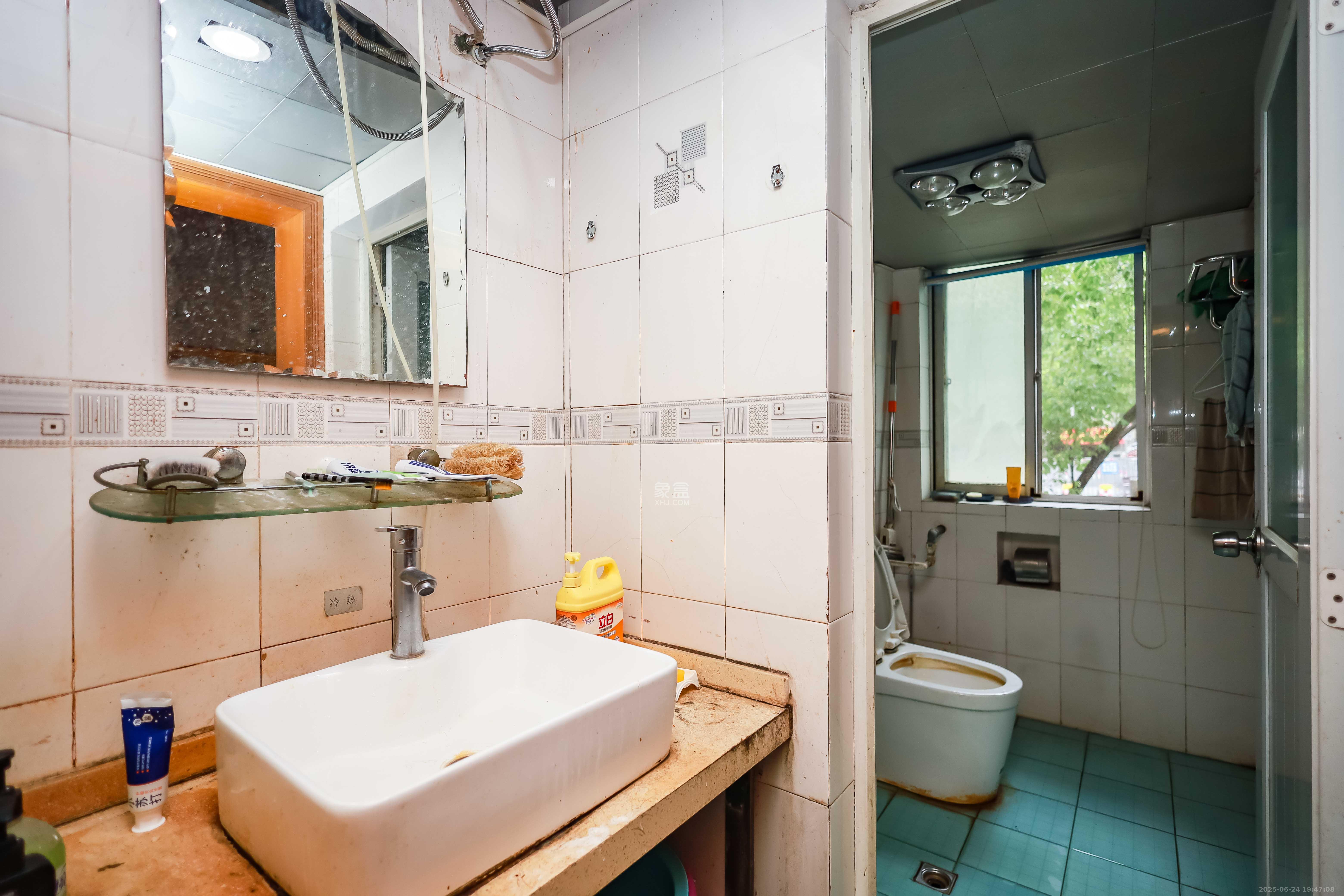 咸嘉新村嘉兴苑  3室2厅1卫    72.0万 咸嘉新村嘉兴苑  3室2厅1卫    72.0万卫生间