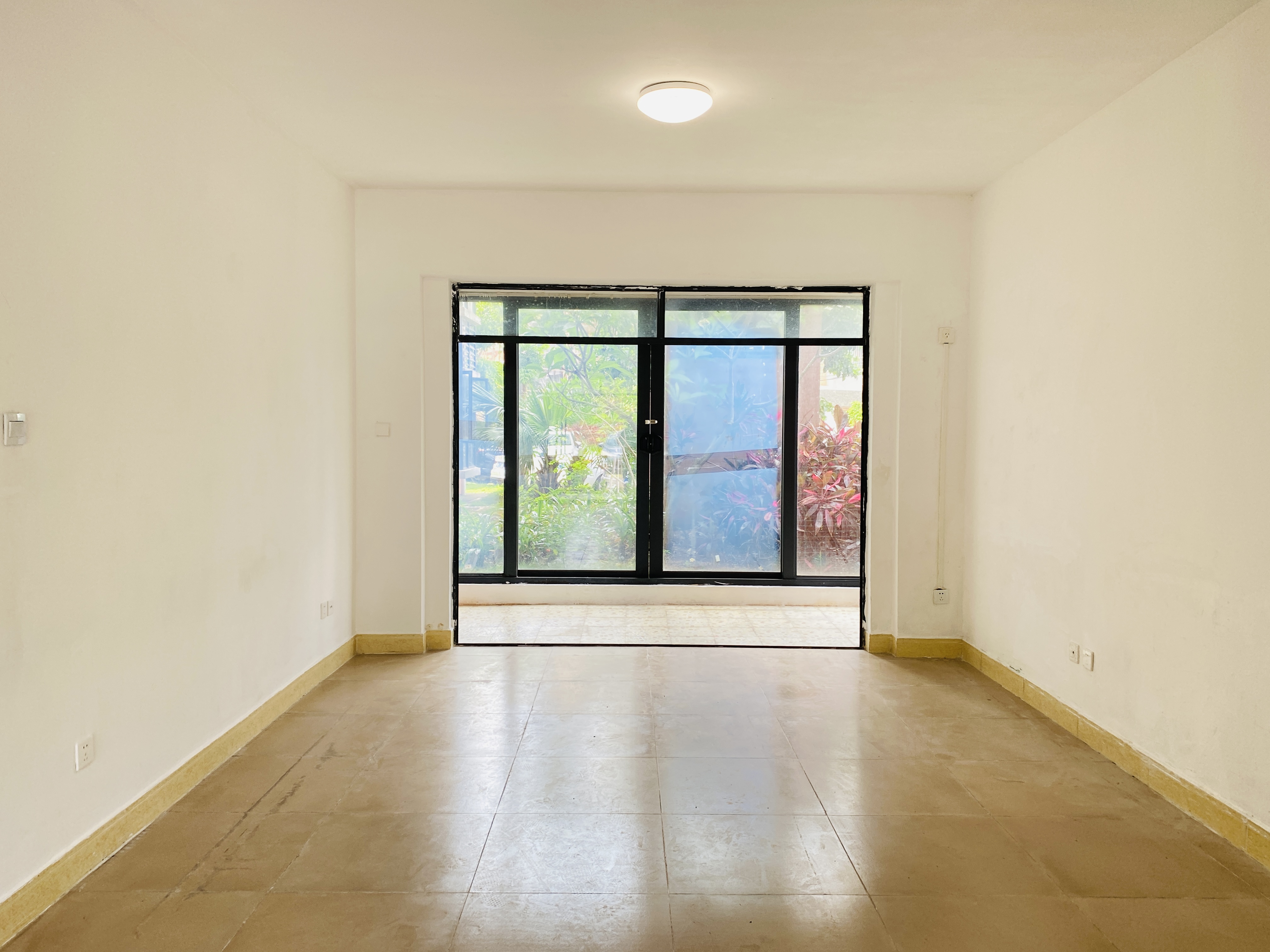 红城湖延长线(别名:滨江华庭) 2室2厅1卫 3300.0元/月 红城湖延长线(别名:滨江华庭) 2室2厅1卫 3300.0元/月室内图