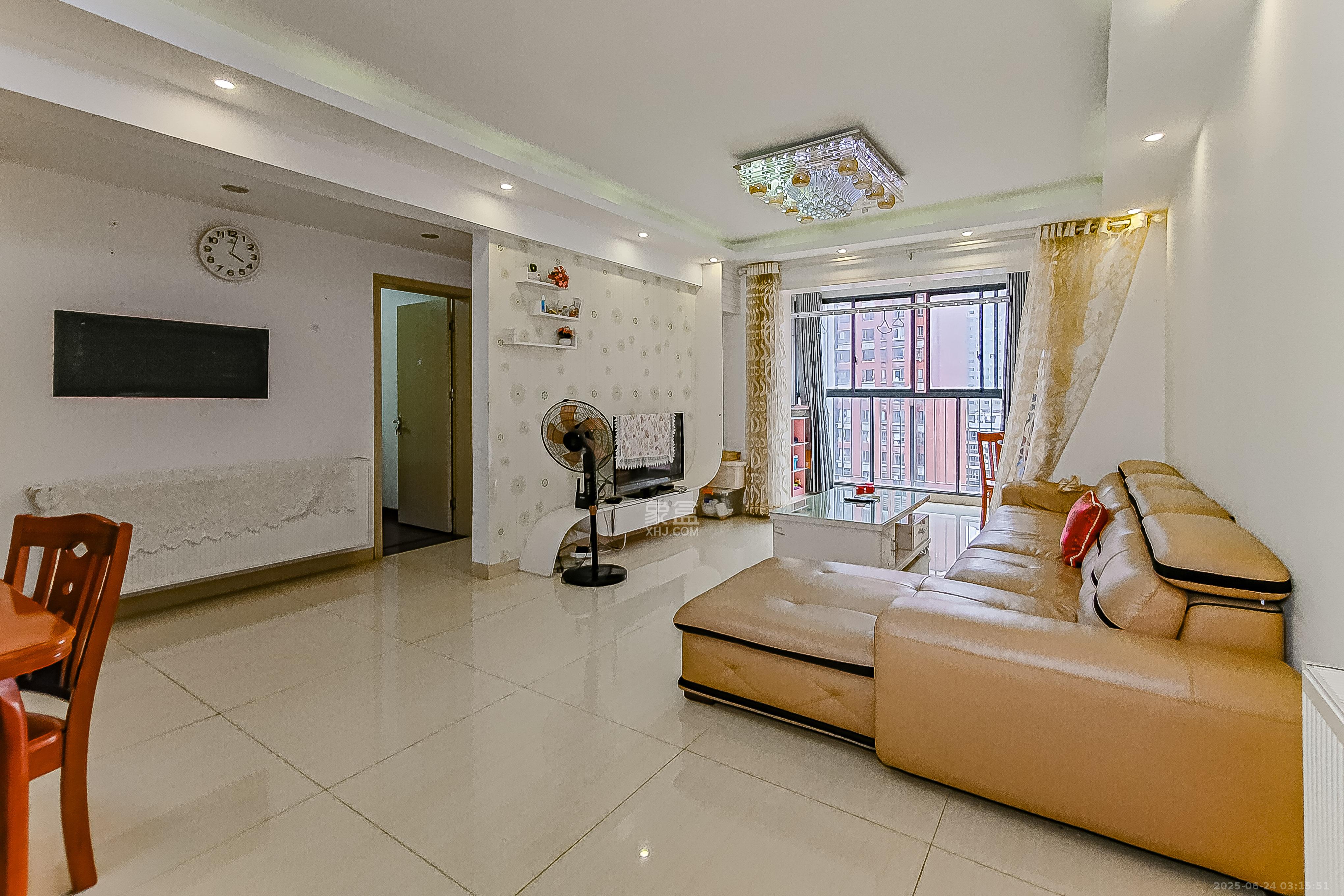 华润凤凰城二期 3室2厅1卫 66.8万 华润凤凰城二期 3室2厅1卫 66.8万客厅