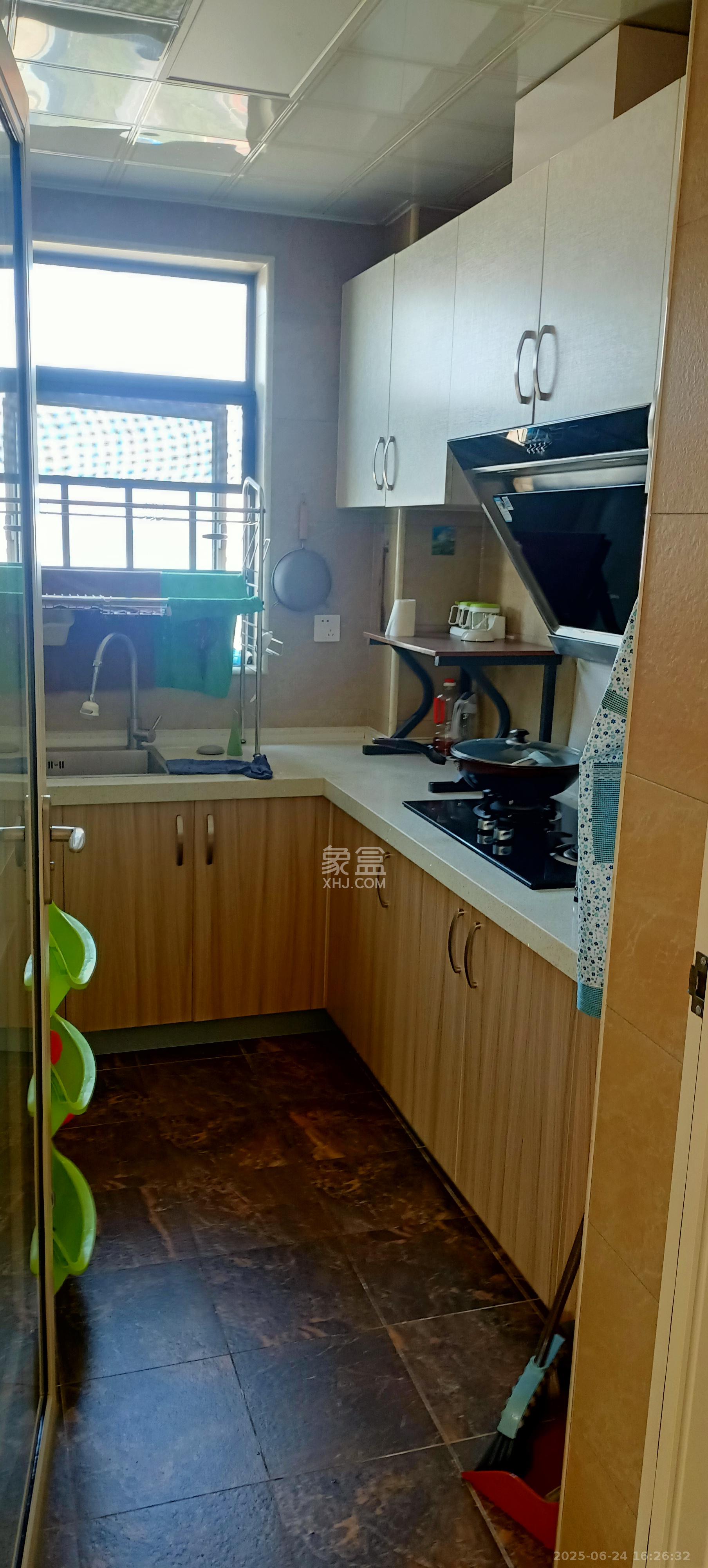 中国铁建国际城二期  3室2厅1卫    1800.0元/月室内图