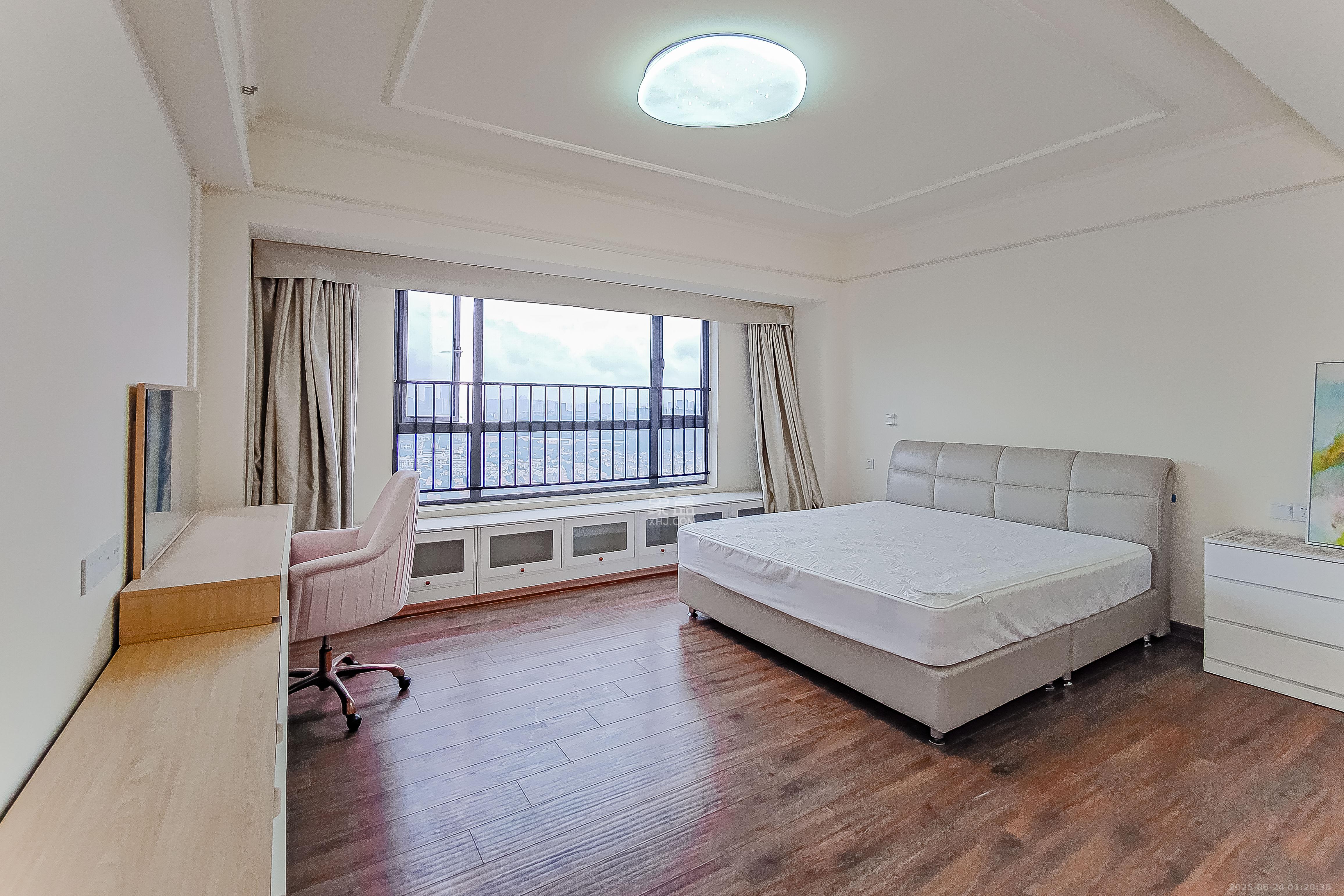 碧桂园威尼斯城 4室3厅3卫 260.0万 碧桂园威尼斯城 4室3厅3卫 260.0万卧室