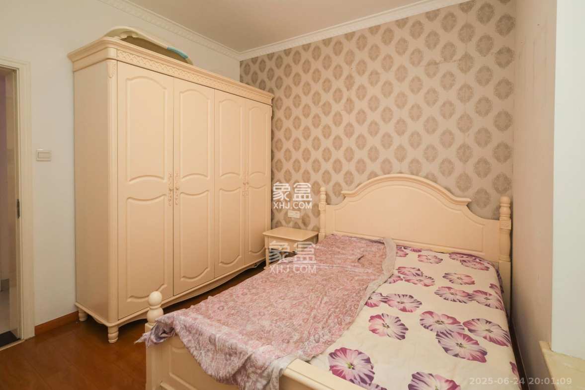 恒鑫山水卿卿  3室2厅2卫    105.0万 恒鑫山水卿卿  3室2厅2卫    105.0万卧室