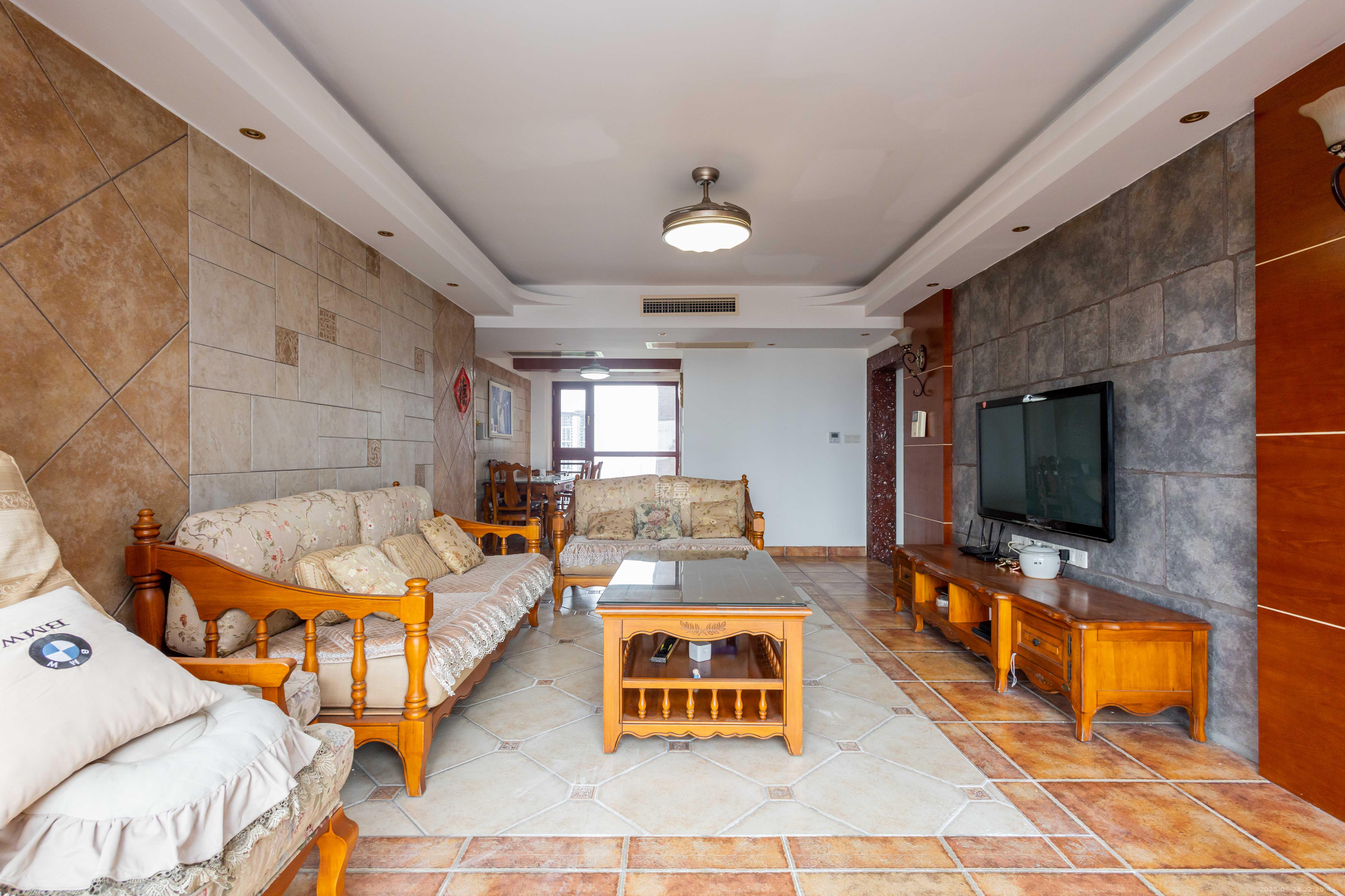 康桥长郡 4室2厅2卫 110.0万 康桥长郡 4室2厅2卫 110.0万客厅