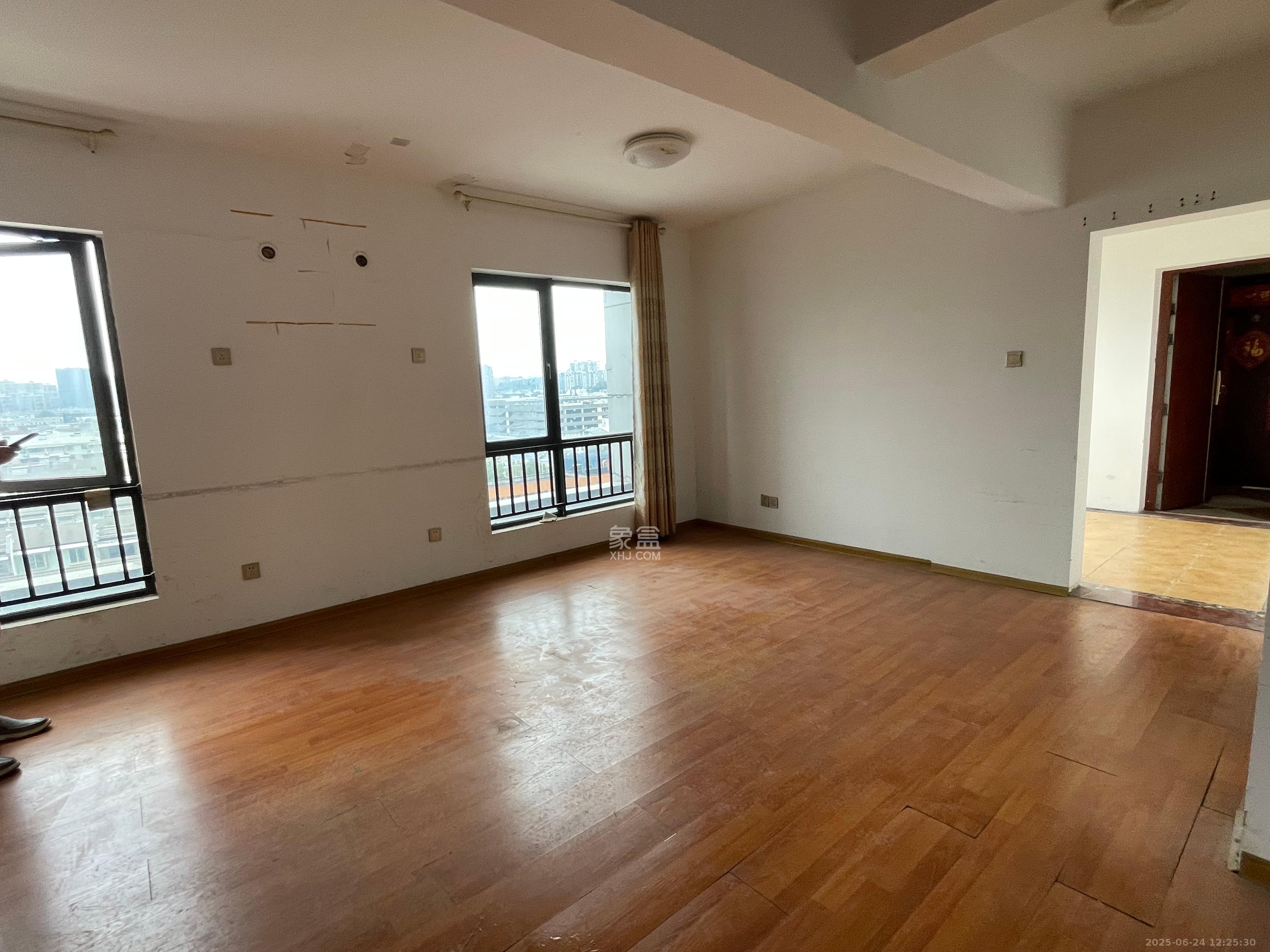 达美D6区 4室2厅2卫 3300.0元/月 达美D6区 4室2厅2卫 3300.0元/月室内图