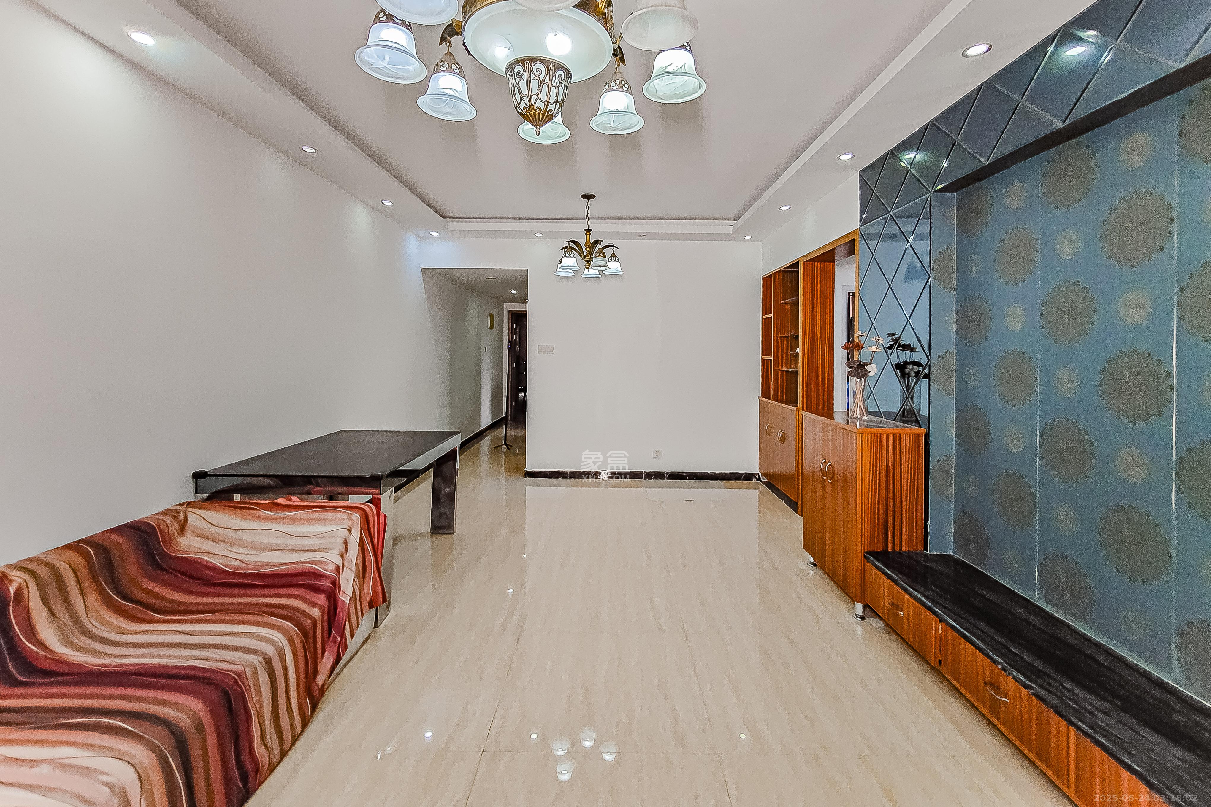 华润凤凰城二期 3室2厅1卫 75.0万 华润凤凰城二期 3室2厅1卫 75.0万客厅