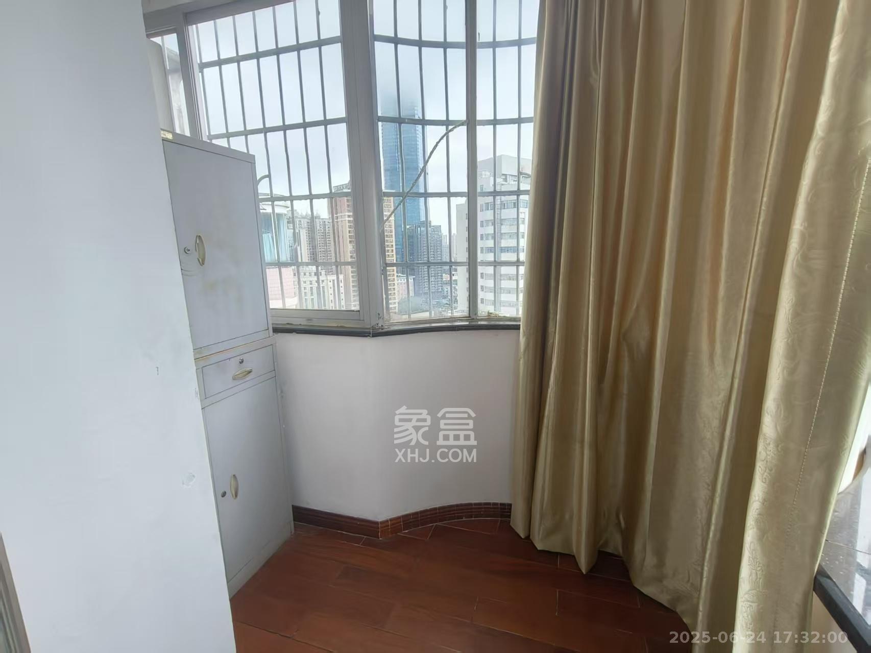 丰泉家园  3室1厅1卫    4200.0元/月 丰泉家园  3室1厅1卫    4200.0元/月室内图