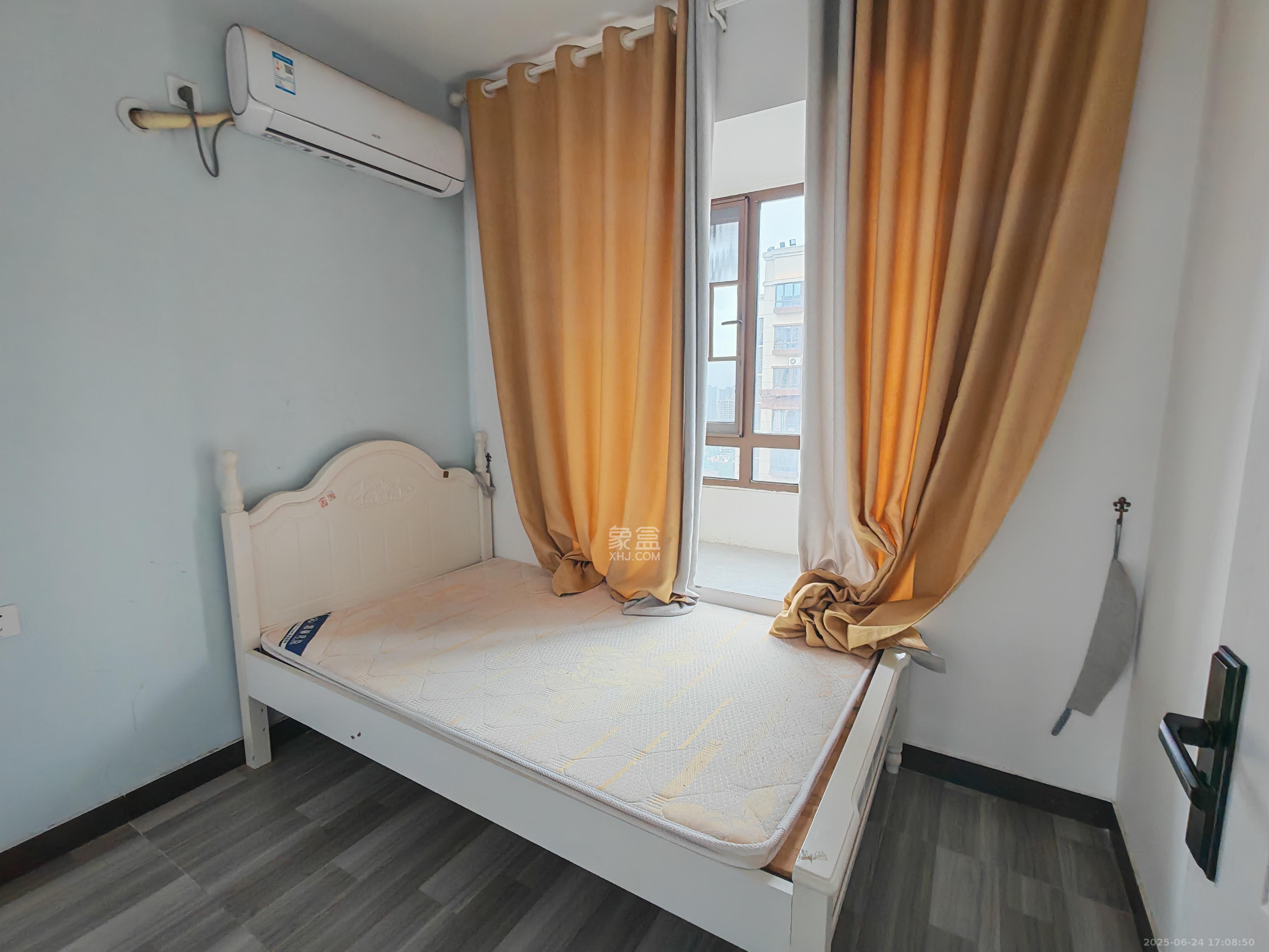 山语城三期 4室2厅2卫 2600.0元/月 山语城三期 4室2厅2卫 2600.0元/月室内图