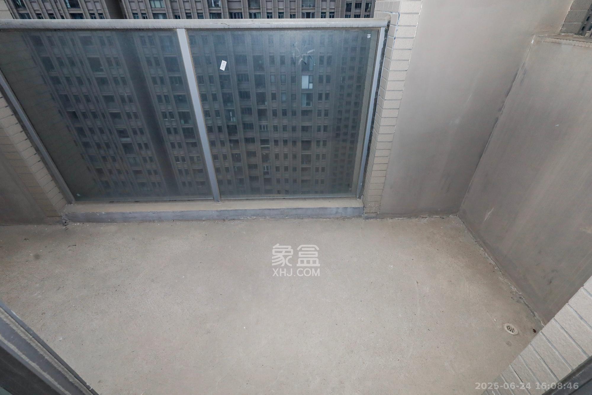 八方小区C区  3室2厅2卫   348.00万阳台
