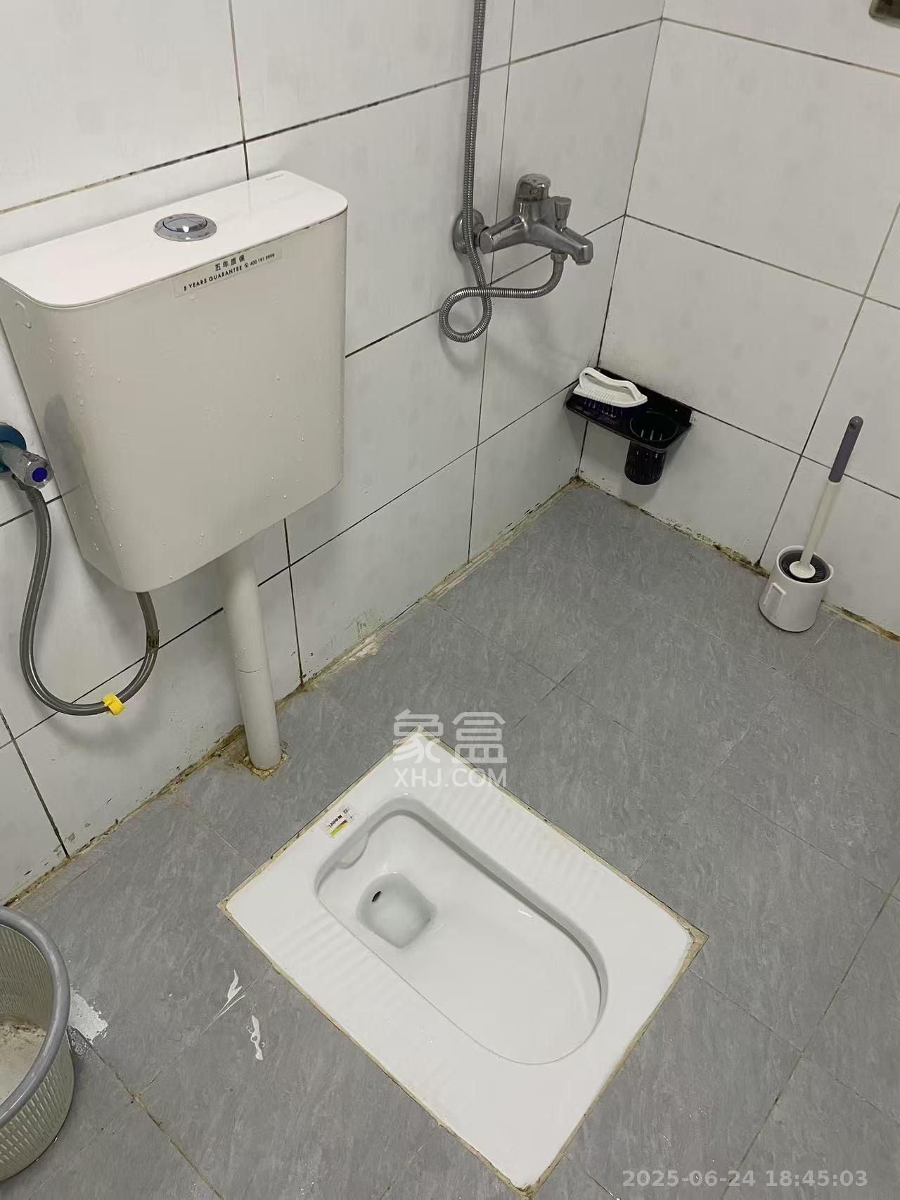 怡海星城  2室1厅1卫    1700.0元/月室内图