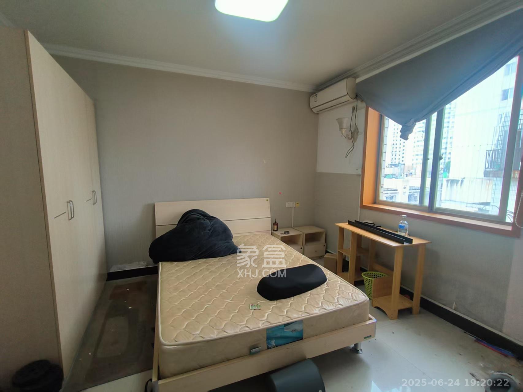 慧丰楼  5室1厅2卫   3500.00元/月室内图