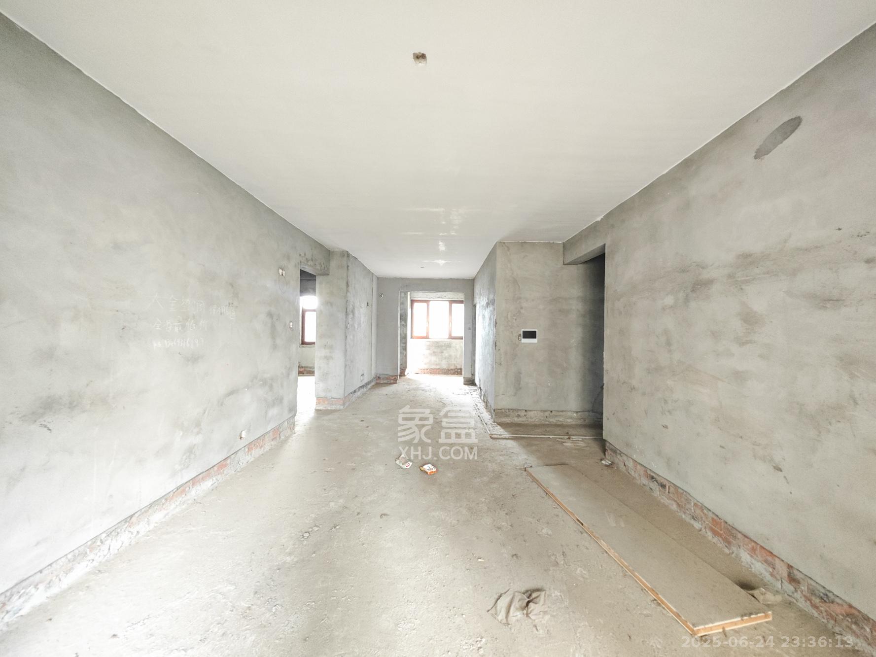 湘核新家园 3室1厅2卫 85.0万 湘核新家园 3室1厅2卫 85.0万客厅