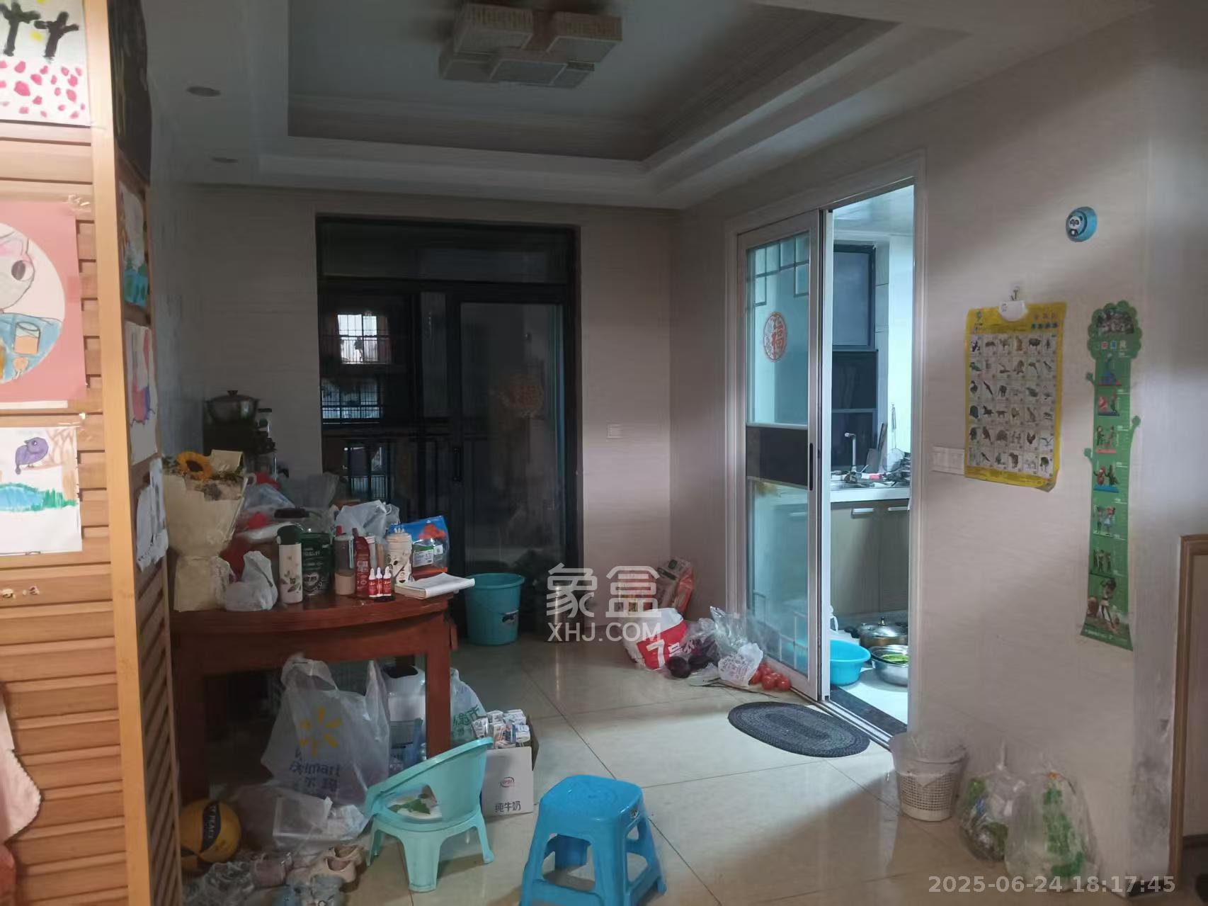 地华梅溪湖畔  3室2厅2卫   3200.00元/月室内图