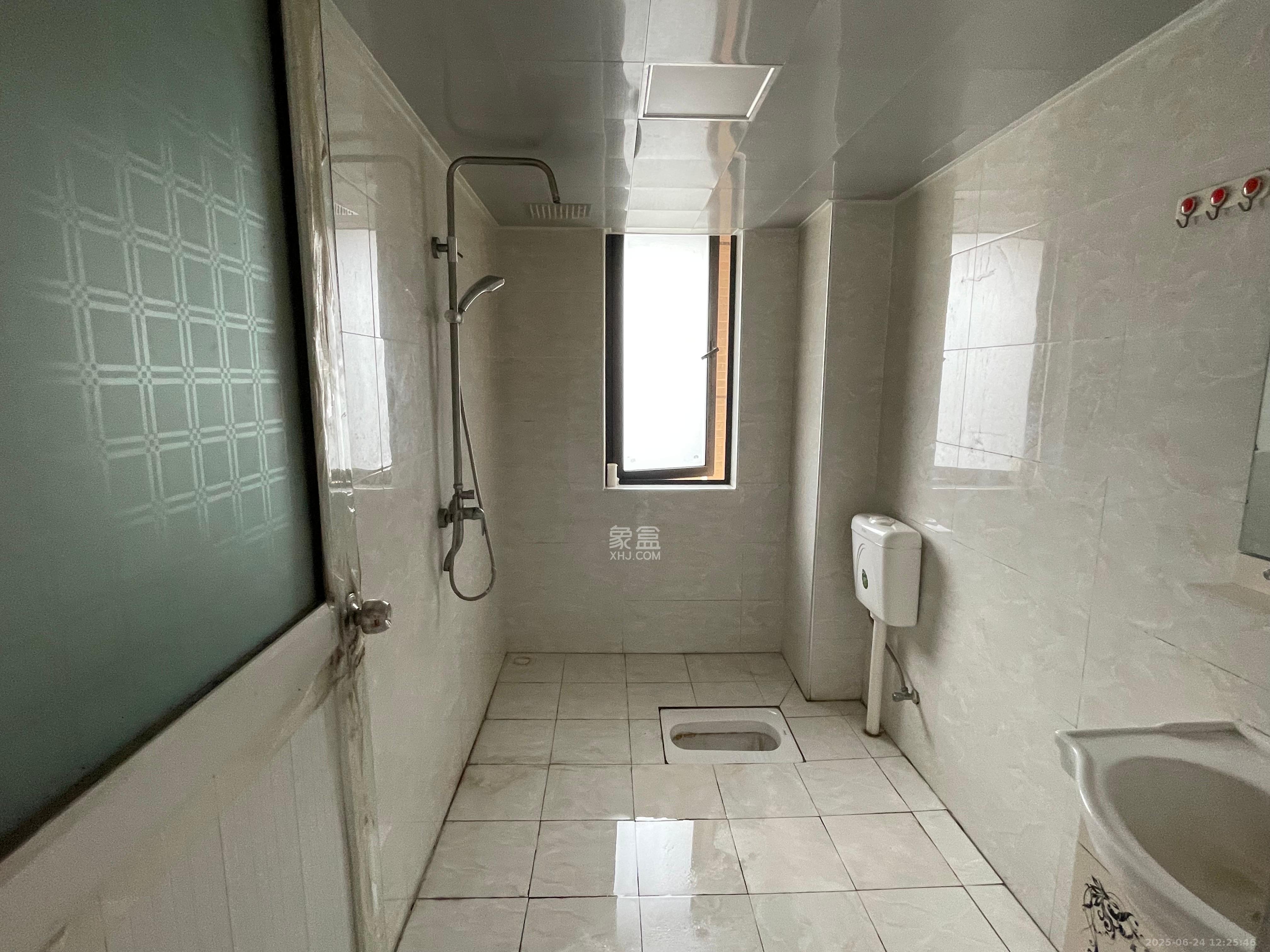 达美D6区 4室2厅2卫 3300.0元/月 达美D6区 4室2厅2卫 3300.0元/月室内图