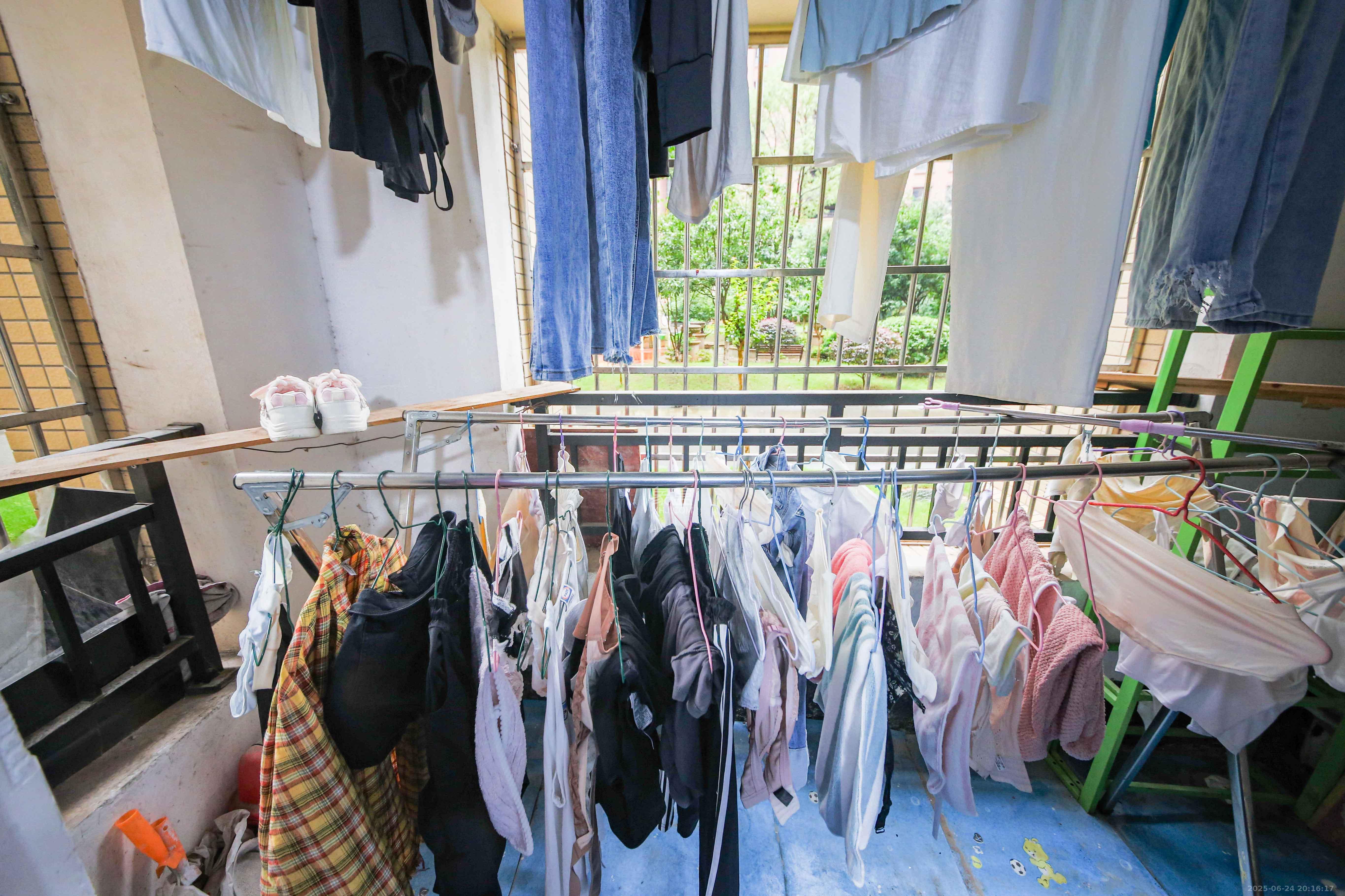 润屋美院  3室1厅1卫   99.00万阳台
