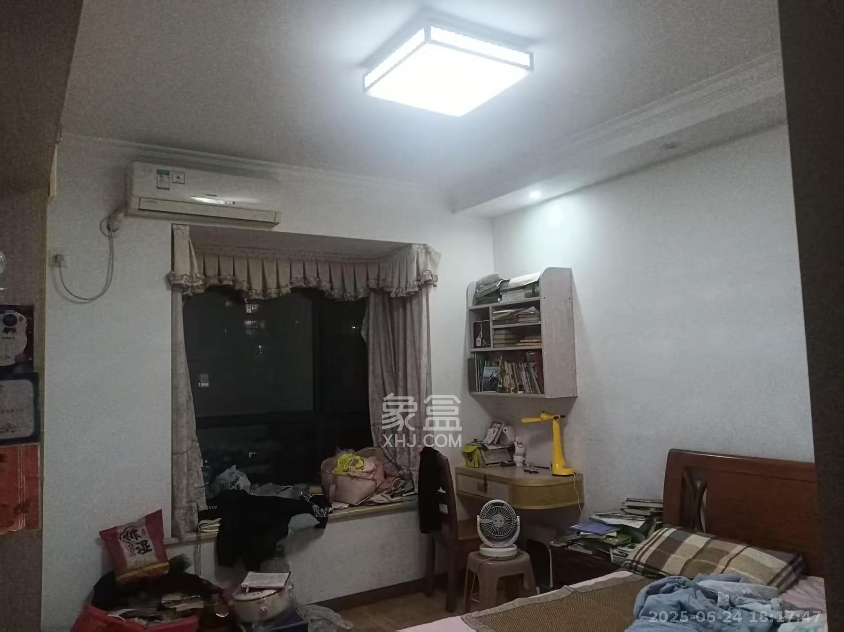 地华梅溪湖畔  3室2厅2卫   3200.00元/月室内图