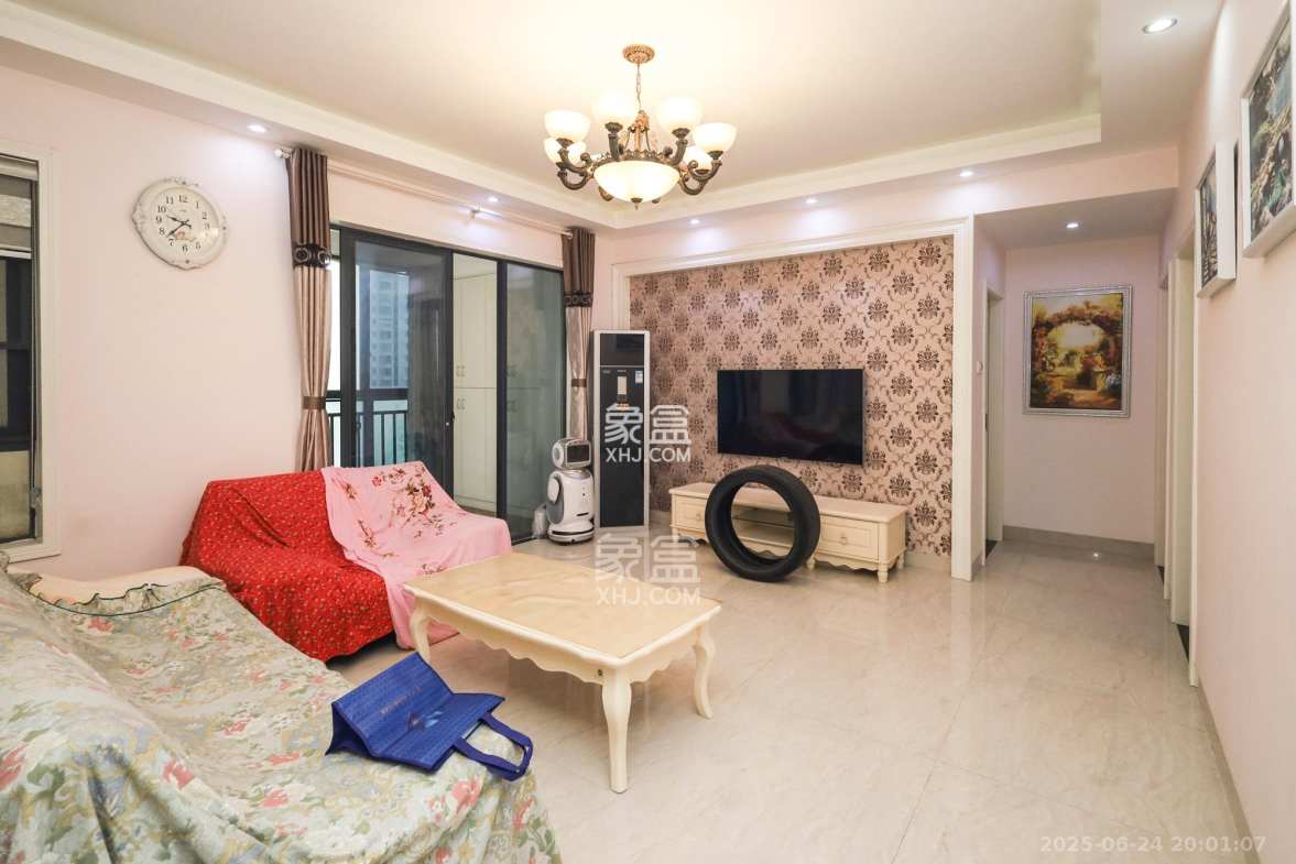 恒鑫山水卿卿  3室2厅2卫    105.0万 恒鑫山水卿卿  3室2厅2卫    105.0万客厅