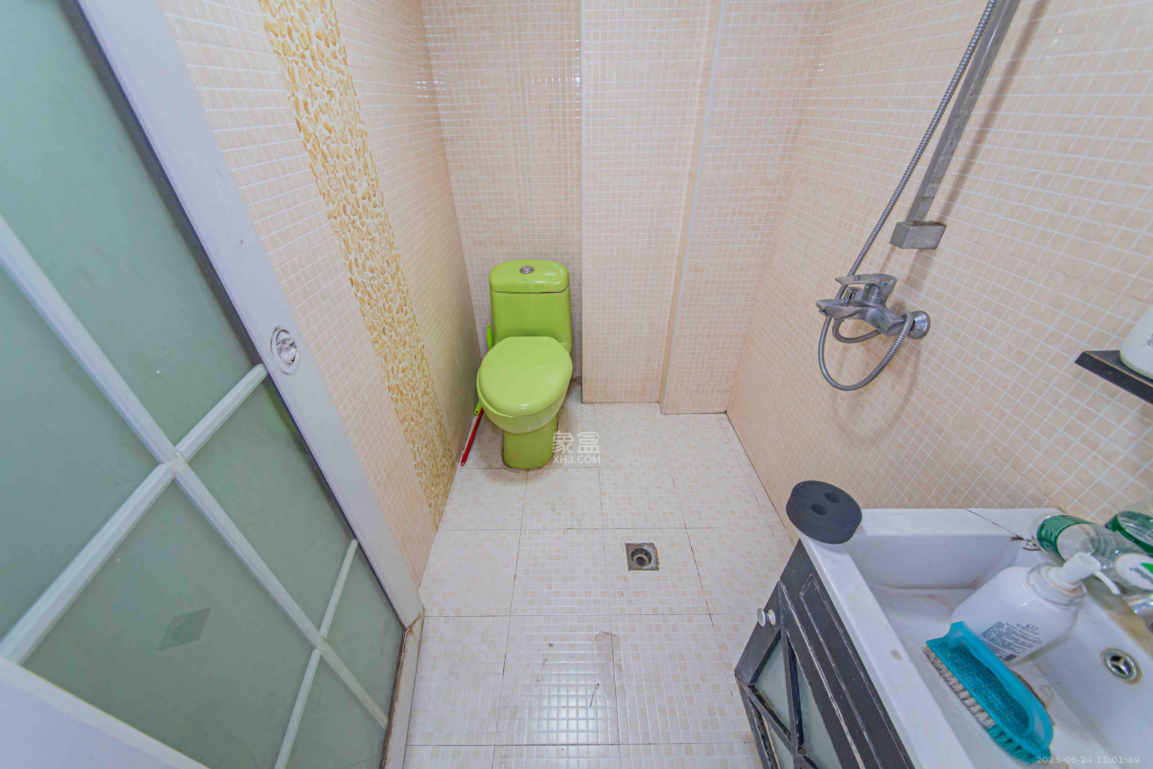 南国嘉苑 3室2厅1卫 1800.0元/月 南国嘉苑 3室2厅1卫 1800.0元/月室内图