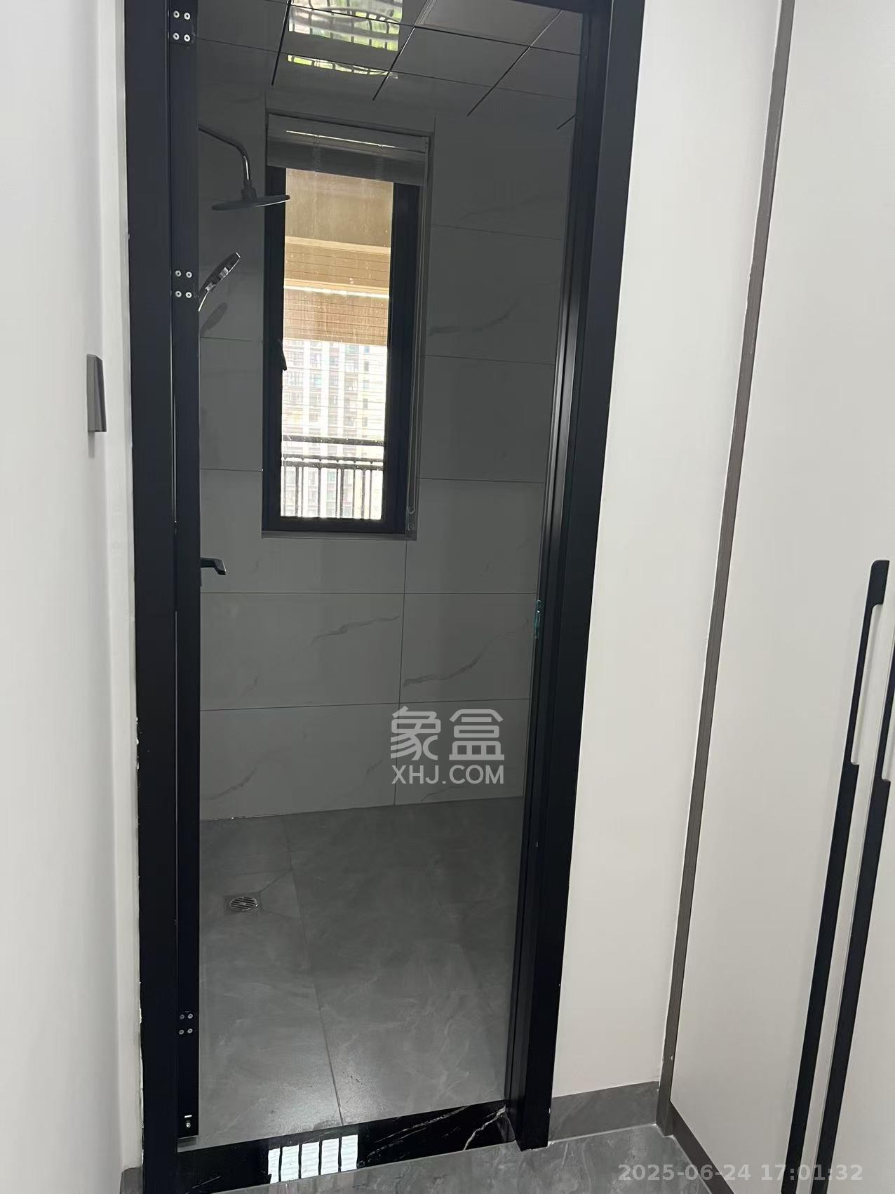 卓越浅水湾  3室2厅2卫   3000.00元/月室内图