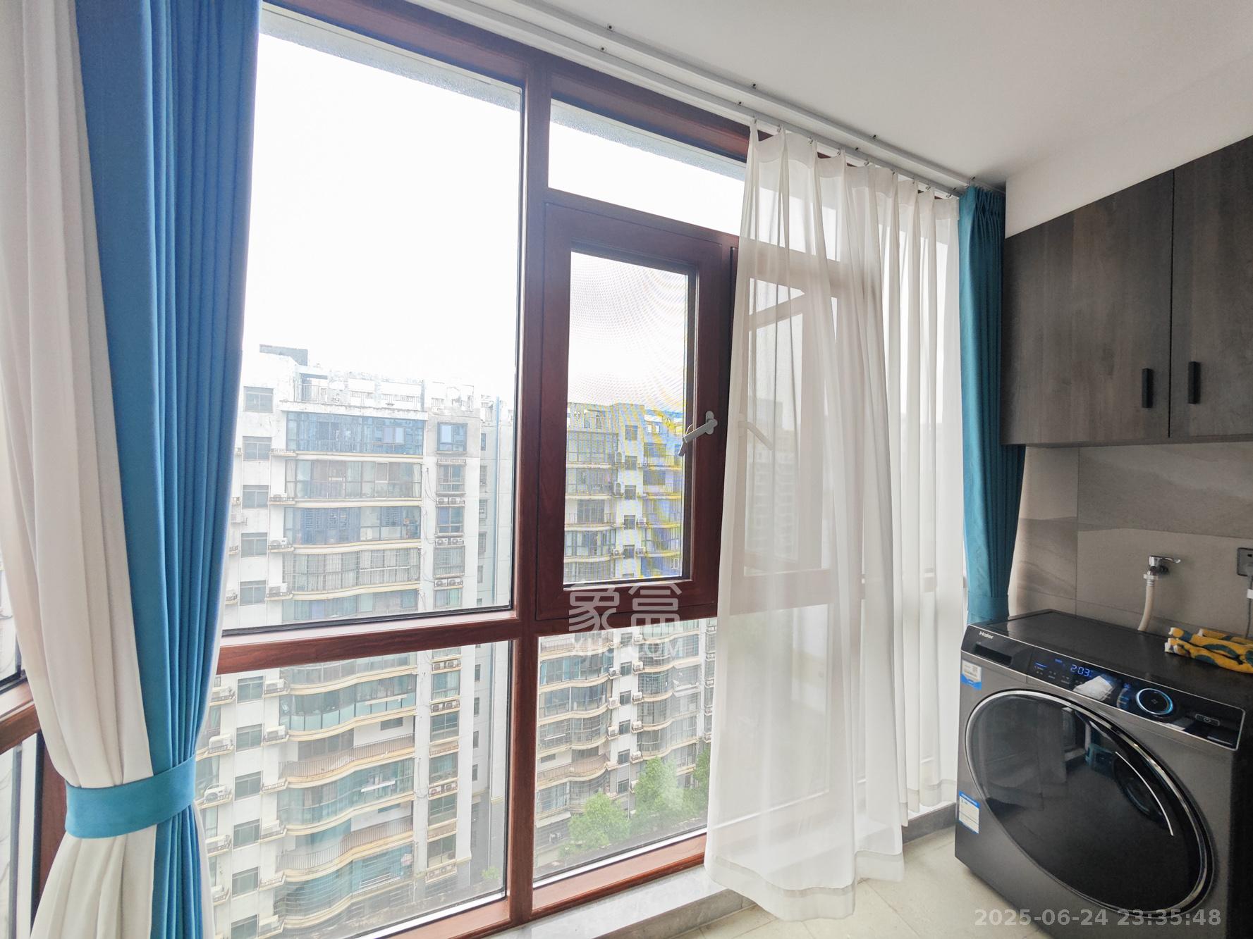 金质嘉苑 4室2厅2卫 190.0万 金质嘉苑 4室2厅2卫 190.0万阳台