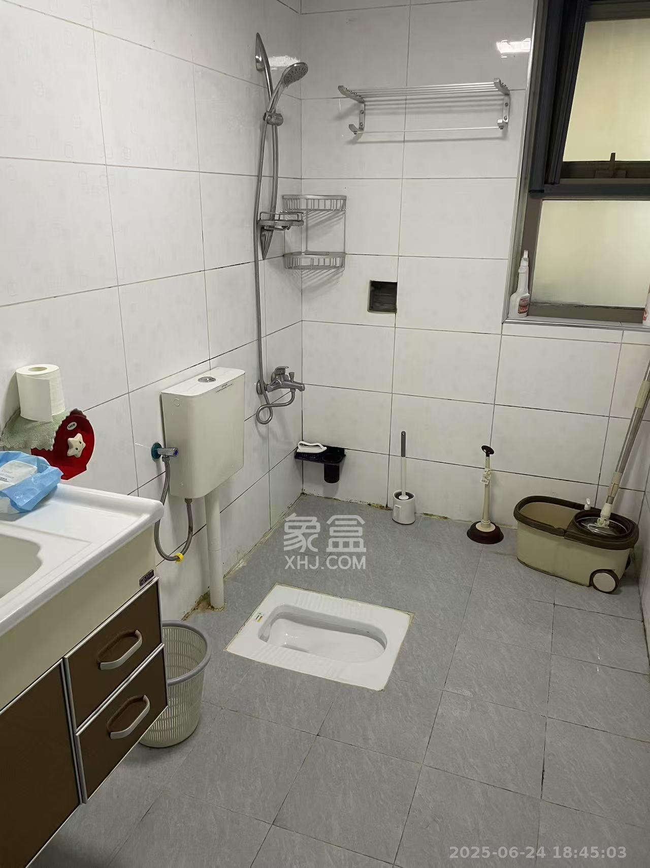 怡海星城  2室1厅1卫    1700.0元/月室内图