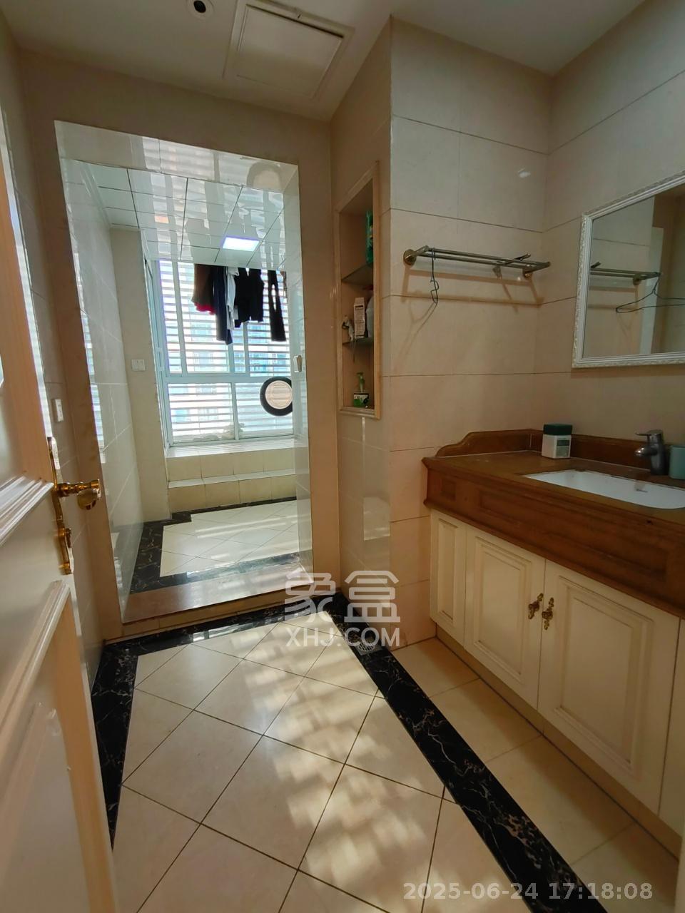 万达公馆  3室2厅2卫    11000.0元/月 万达公馆  3室2厅2卫    11000.0元/月室内图