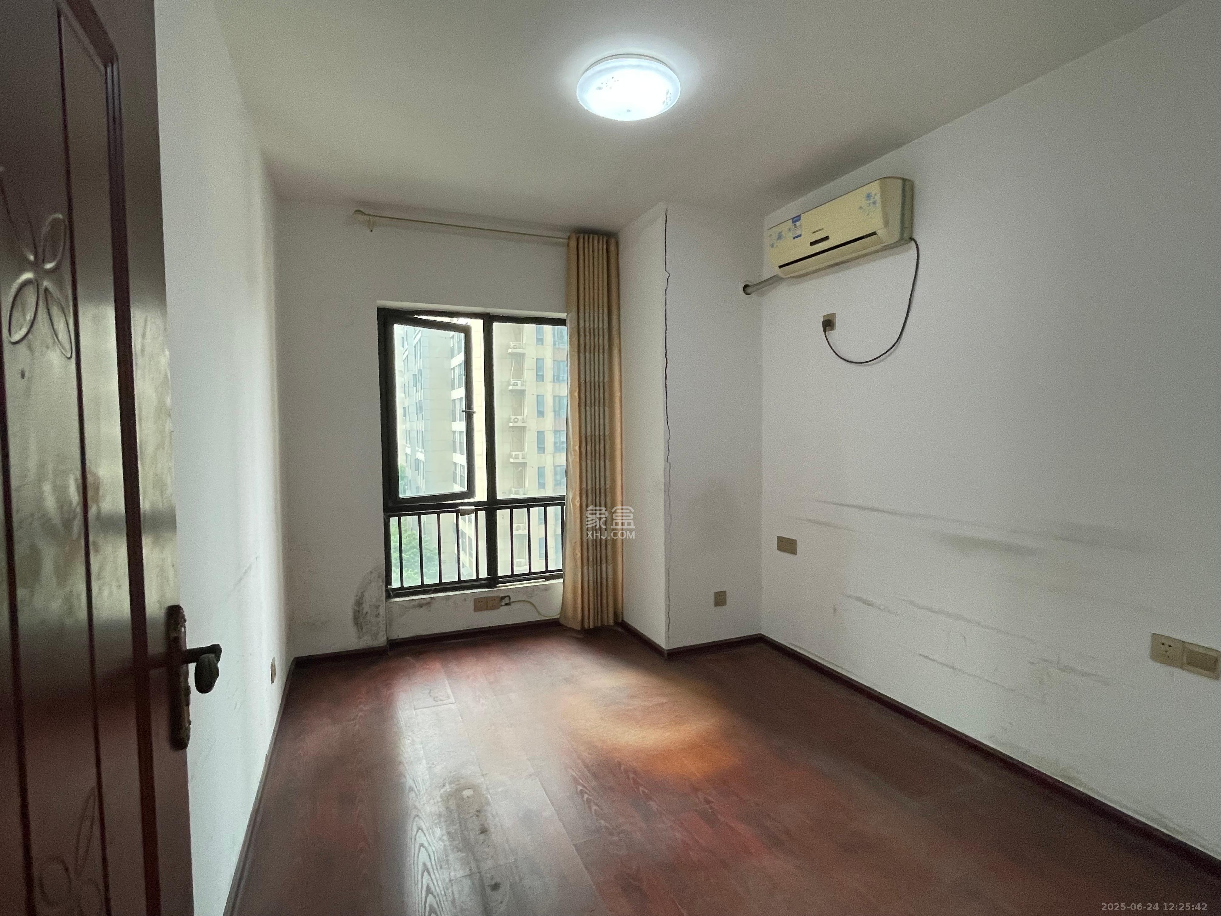 达美D6区 4室2厅2卫 3300.0元/月 达美D6区 4室2厅2卫 3300.0元/月室内图