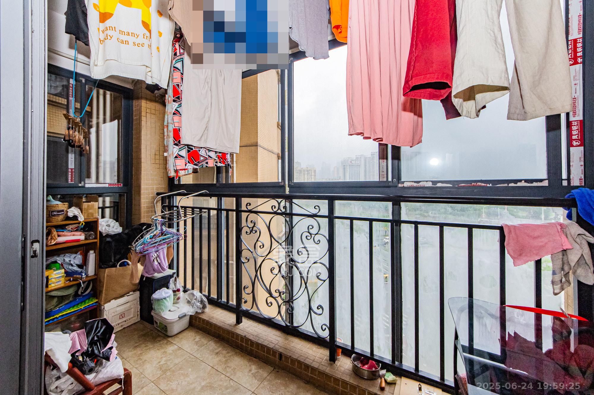 珠江郦城探香里  3室2厅2卫    79.0万 珠江郦城探香里  3室2厅2卫    79.0万阳台