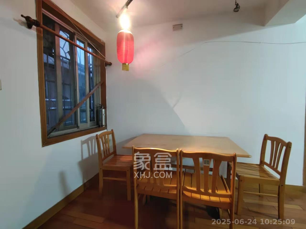坡子街综合楼  2室1厅1卫   1800.00元/月室内图