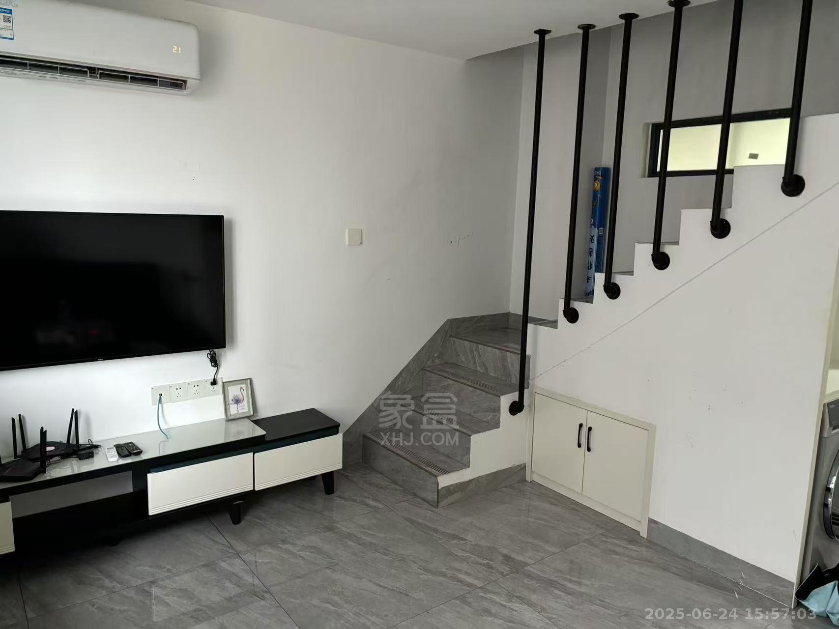 文艺复兴(未来城)  2室2厅1卫    1800.0元/月 文艺复兴(未来城)  2室2厅1卫    1800.0元/月室内图1