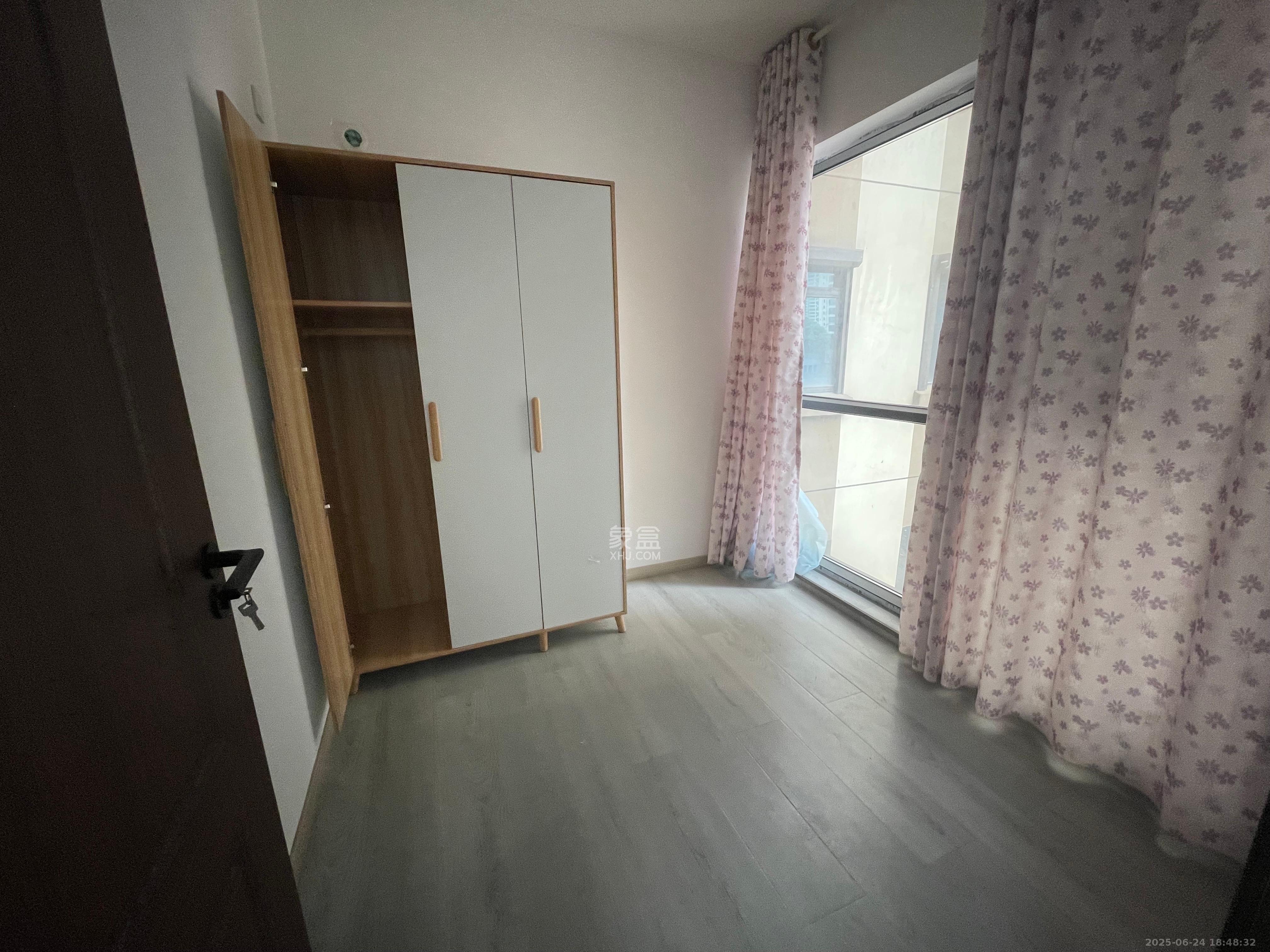 江山帝景雅典  3室2厅2卫    2400.0元/月 江山帝景雅典  3室2厅2卫    2400.0元/月室内图