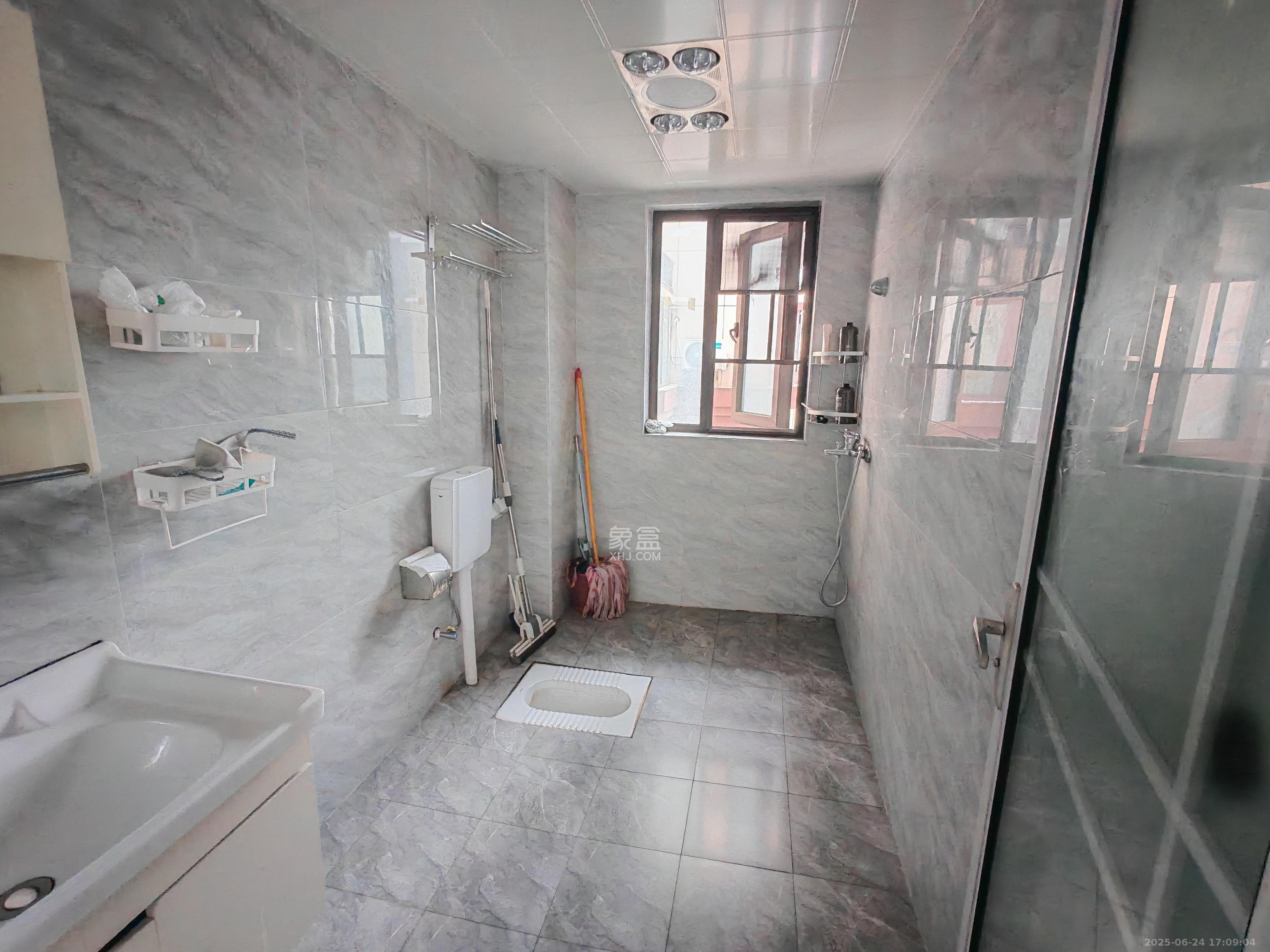 山语城三期 4室2厅2卫 2600.0元/月 山语城三期 4室2厅2卫 2600.0元/月室内图