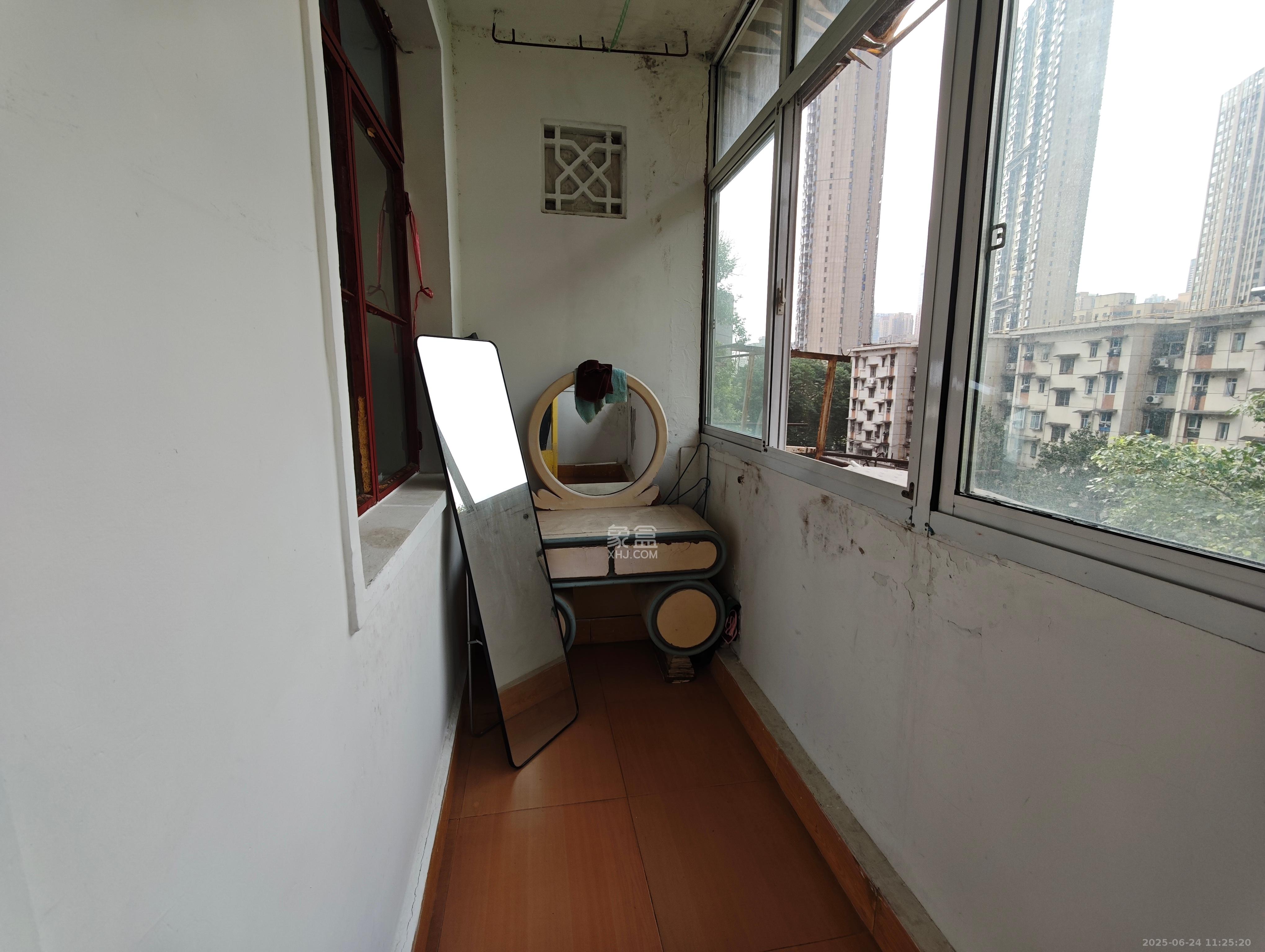 人造板厂宿舍（新河北堤1号）  2室2厅1卫   1300.00元/月室内图