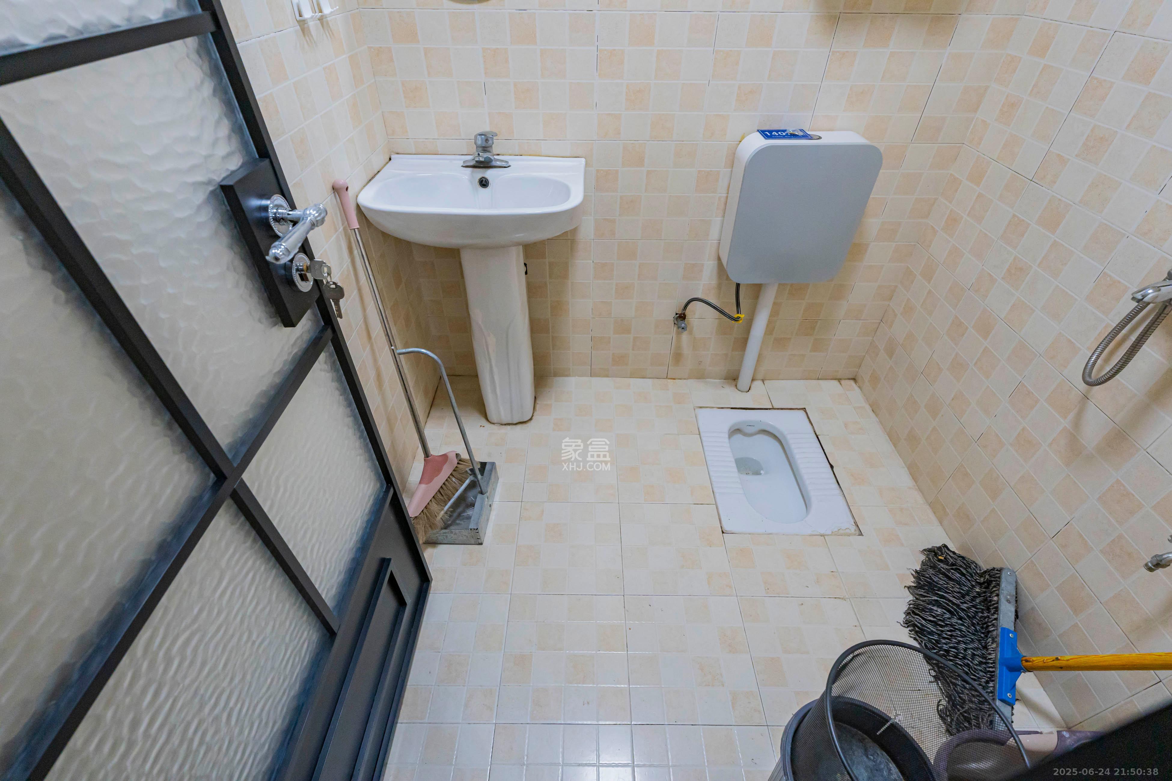 凯乐国际城  2室2厅2卫    90.0万 凯乐国际城  2室2厅2卫    90.0万卫生间