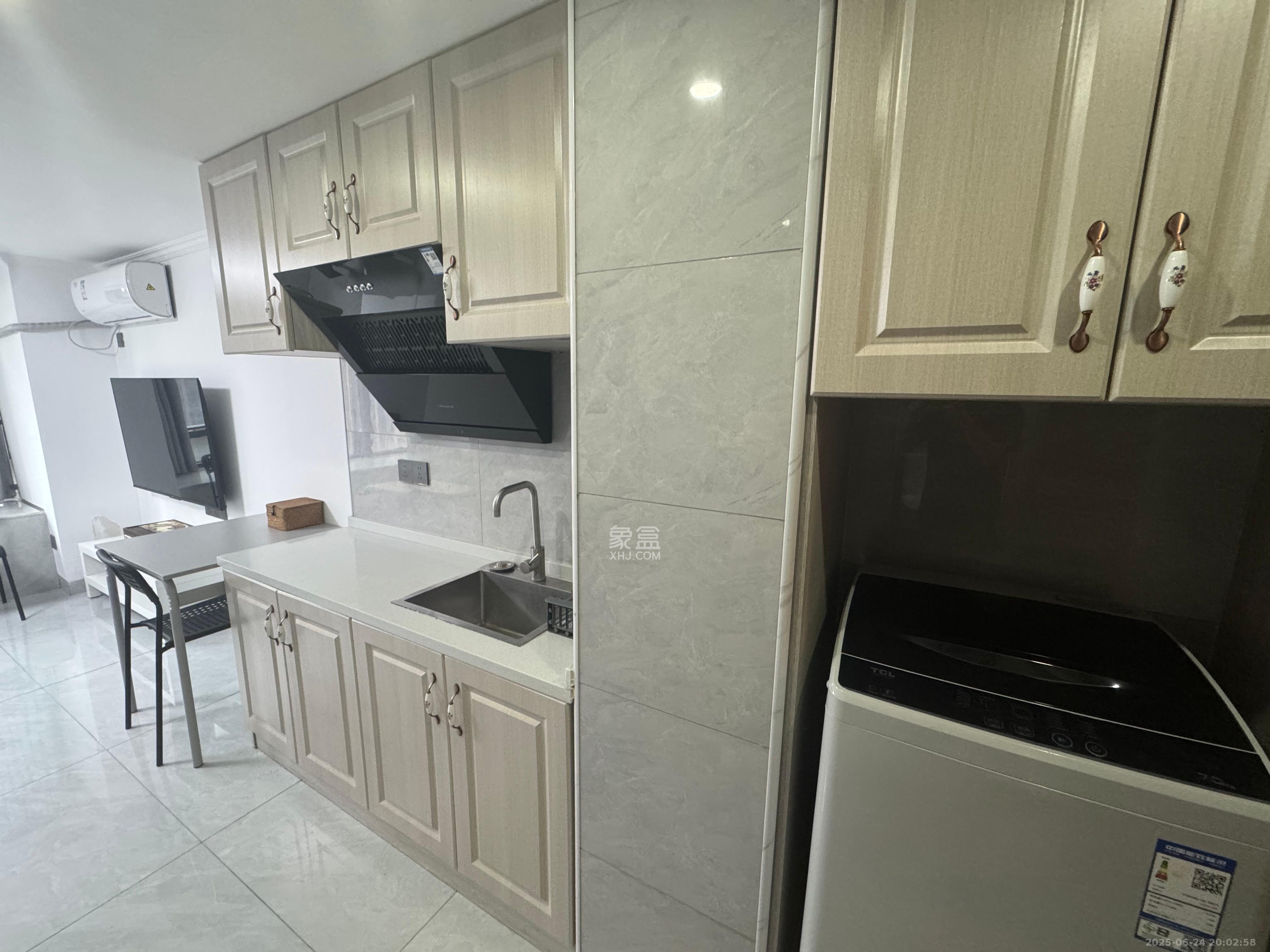 龙湖铂金岛  2室1厅1卫    2400.0元/月室内图