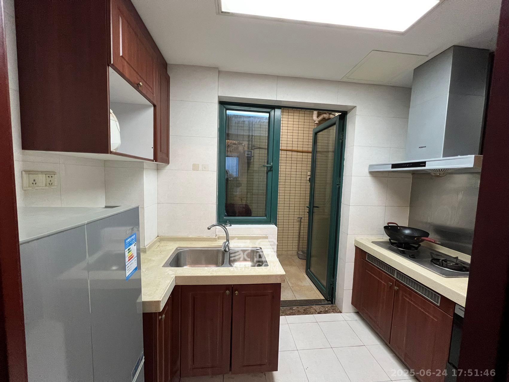 恒大绿洲 3室2厅2卫 2500.0元/月 恒大绿洲 3室2厅2卫 2500.0元/月室内图