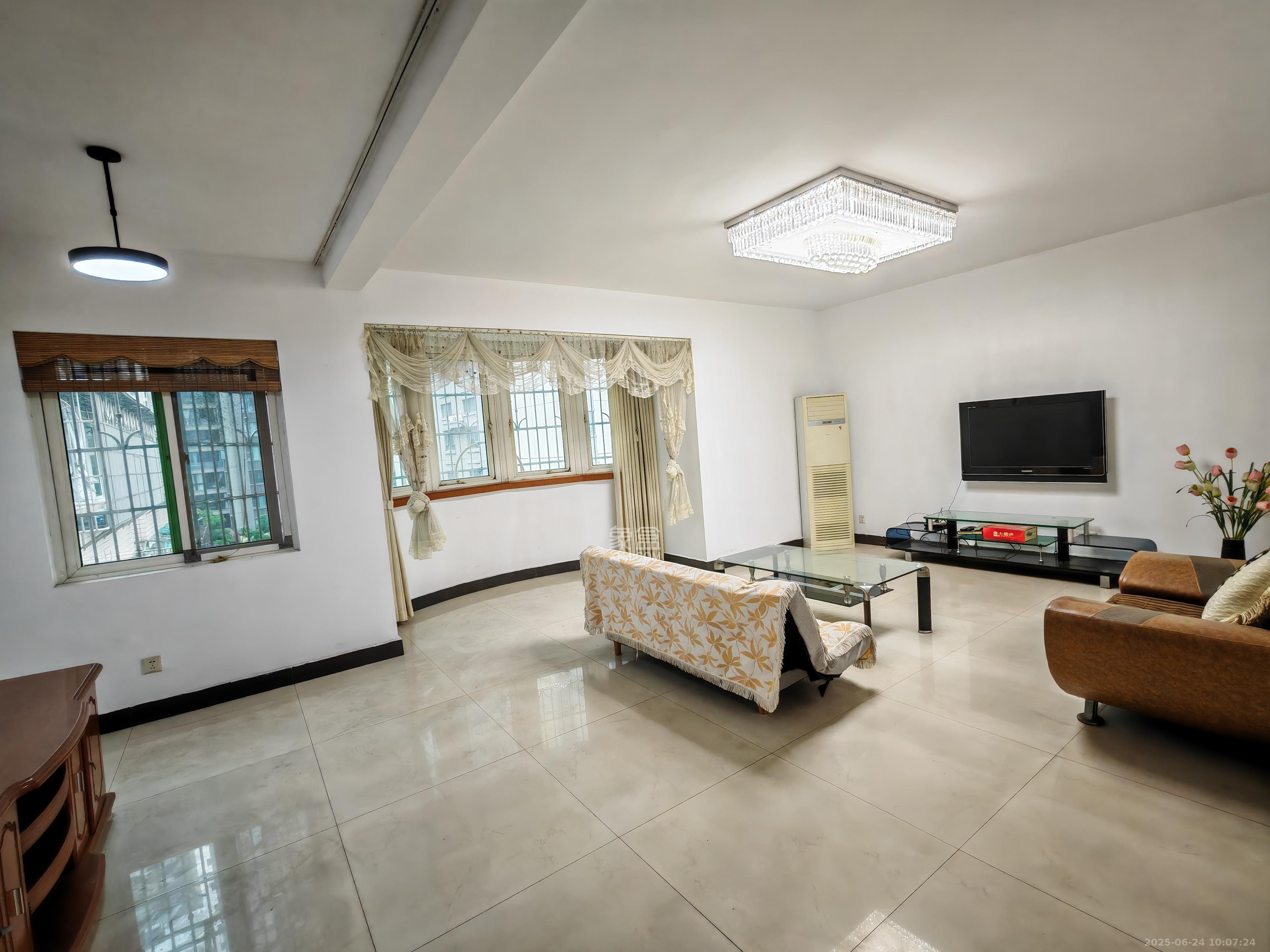 书院路散盘  3室2厅2卫    2000.0元/月 书院路散盘  3室2厅2卫    2000.0元/月室内图