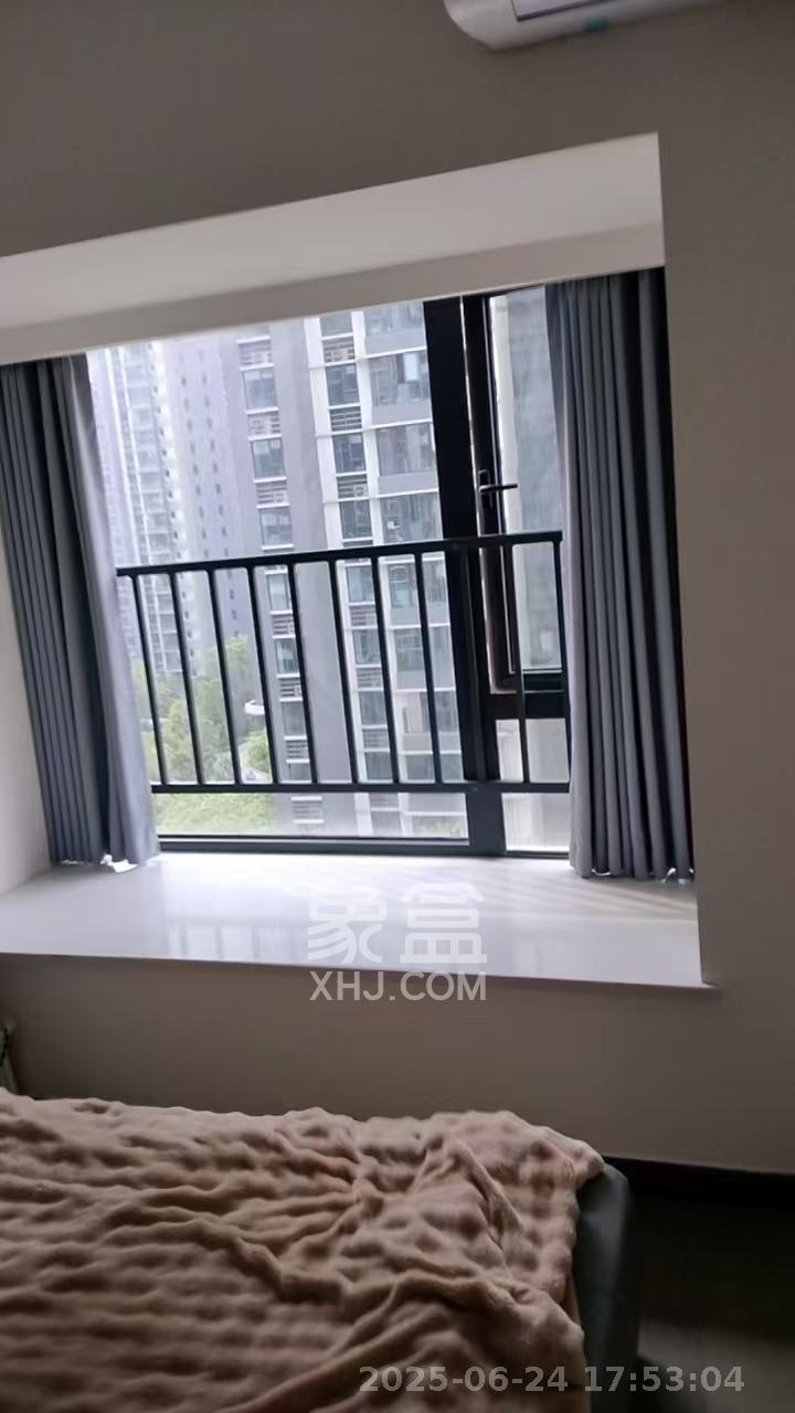 滨江府1913  4室2厅1卫   4500.00元/月室内图