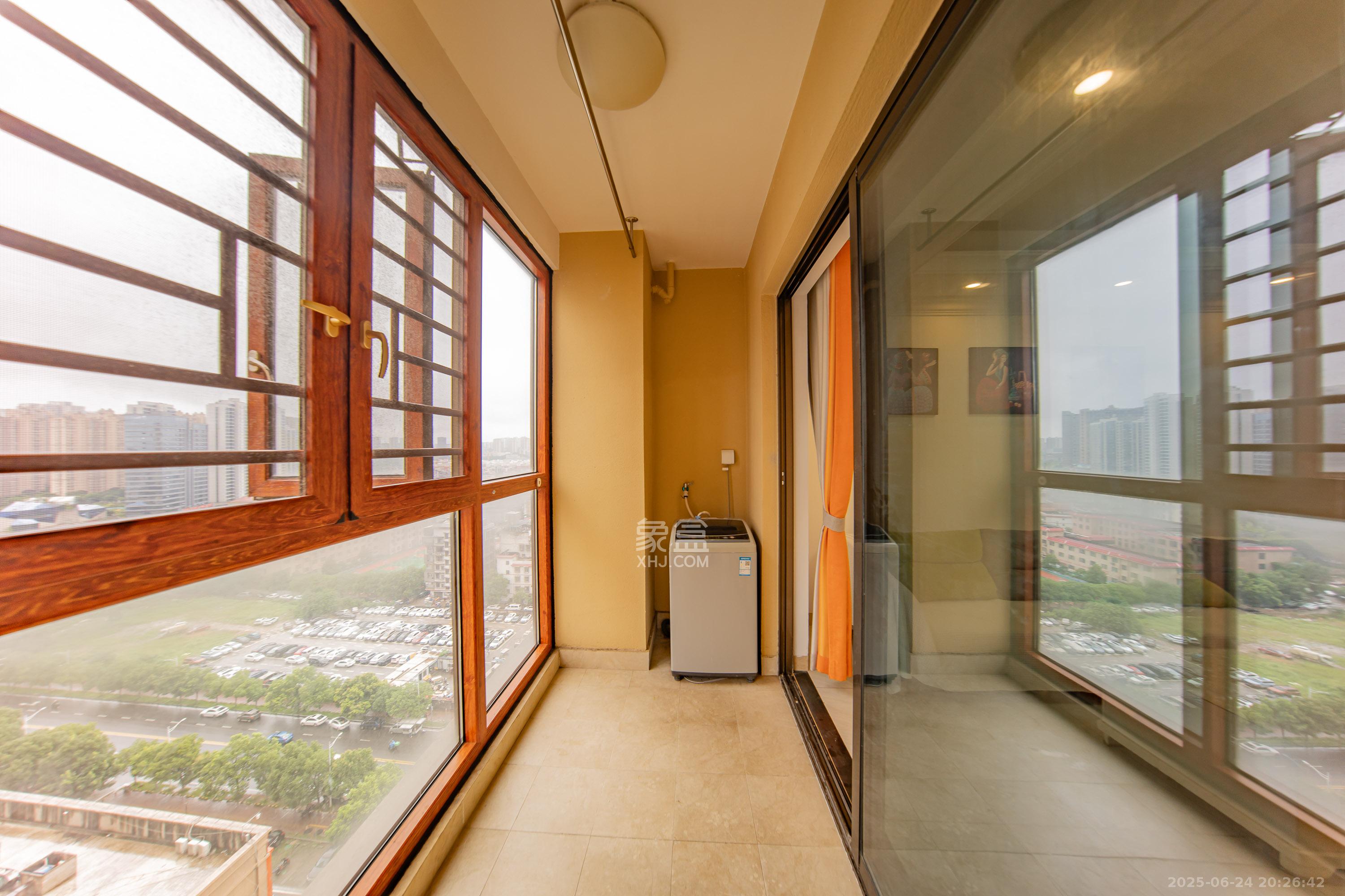 江山帝景哈佛 3室2厅1卫 91.88万 江山帝景哈佛 3室2厅1卫 91.88万阳台