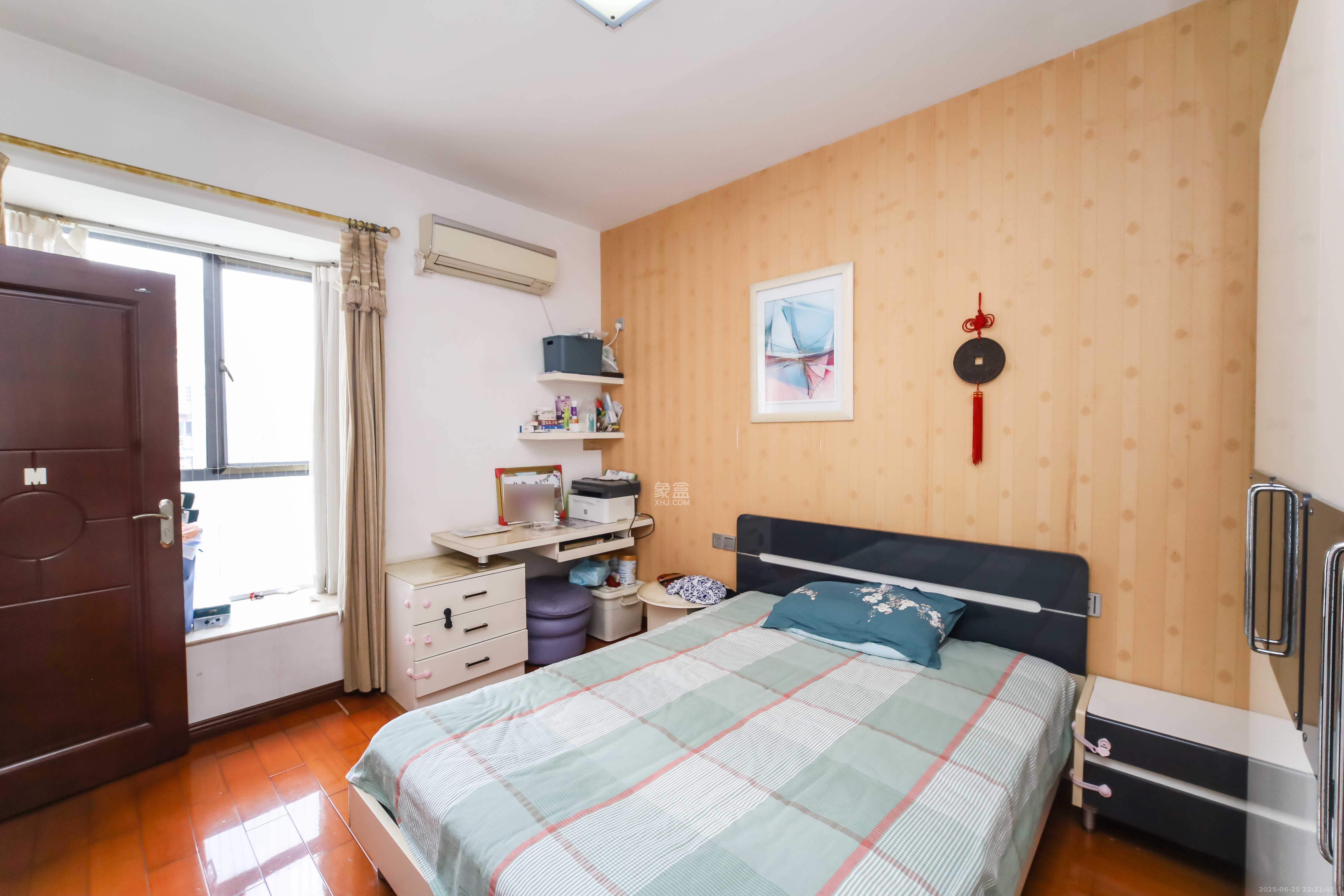 银港水晶城  4室2厅1卫    128.0万 银港水晶城  4室2厅1卫    128.0万卧室