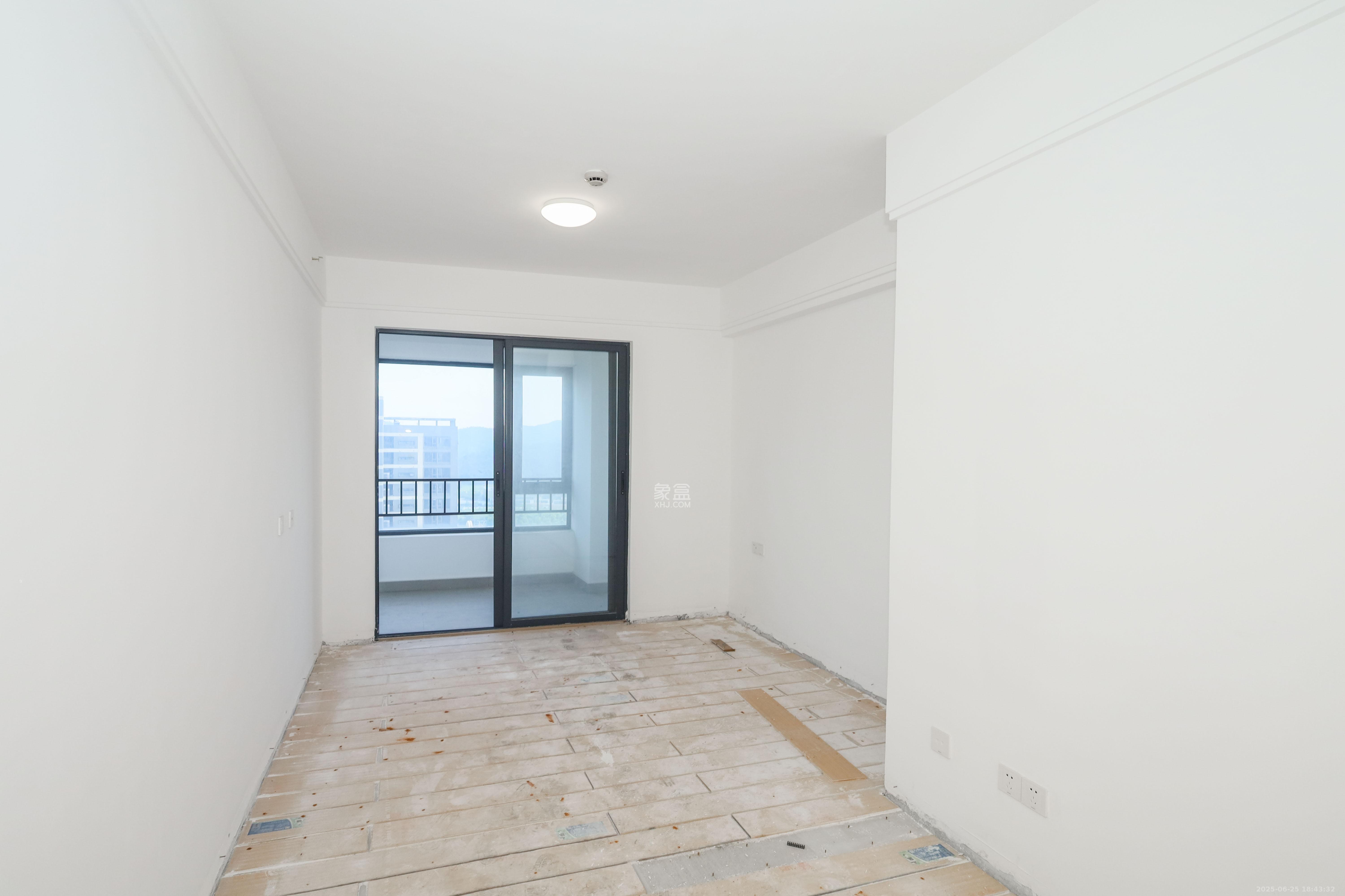 南山梅溪一方  4室2厅2卫    178.0万卧室