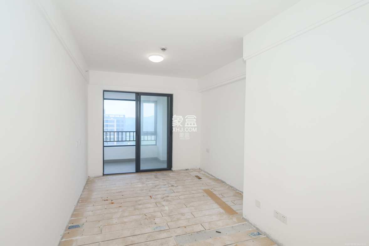 南山梅溪一方  4室2厅2卫    178.0万 南山梅溪一方  4室2厅2卫    178.0万卧室