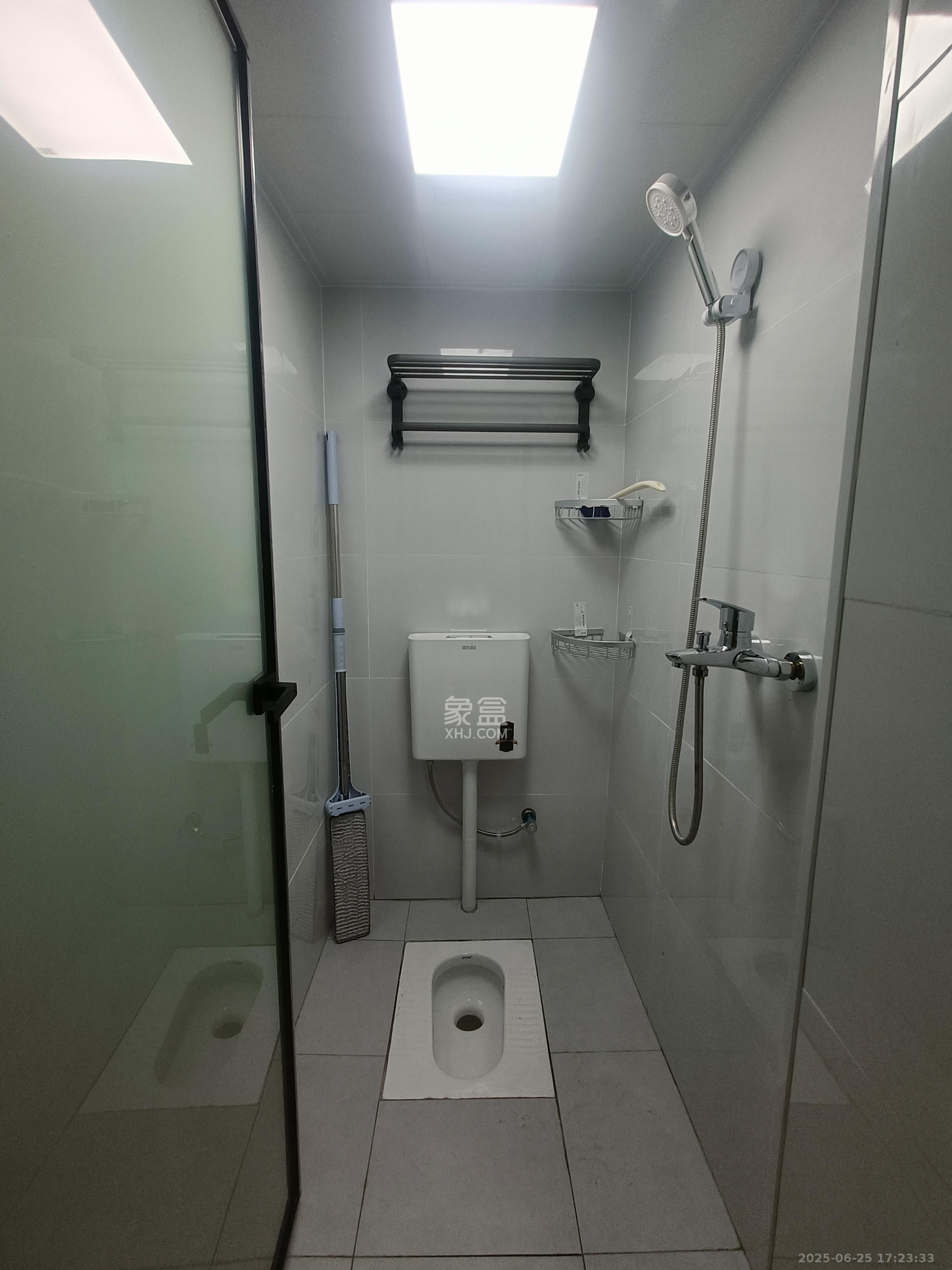 窑岭东村散盘 5室2厅2卫 2400.0元/月 窑岭东村散盘 5室2厅2卫 2400.0元/月室内图