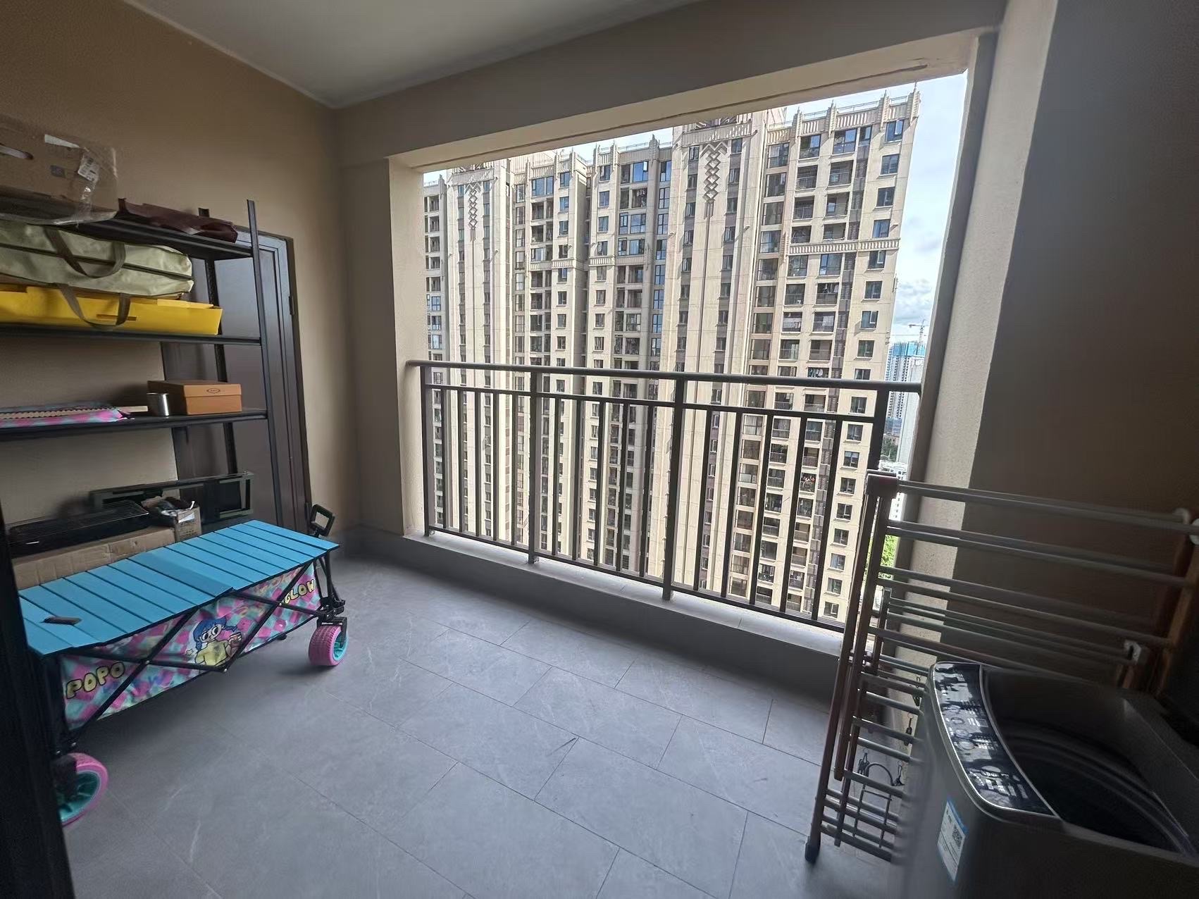 海航豪庭南苑 2室2厅1卫 205.0万 海航豪庭南苑 2室2厅1卫 205.0万客厅